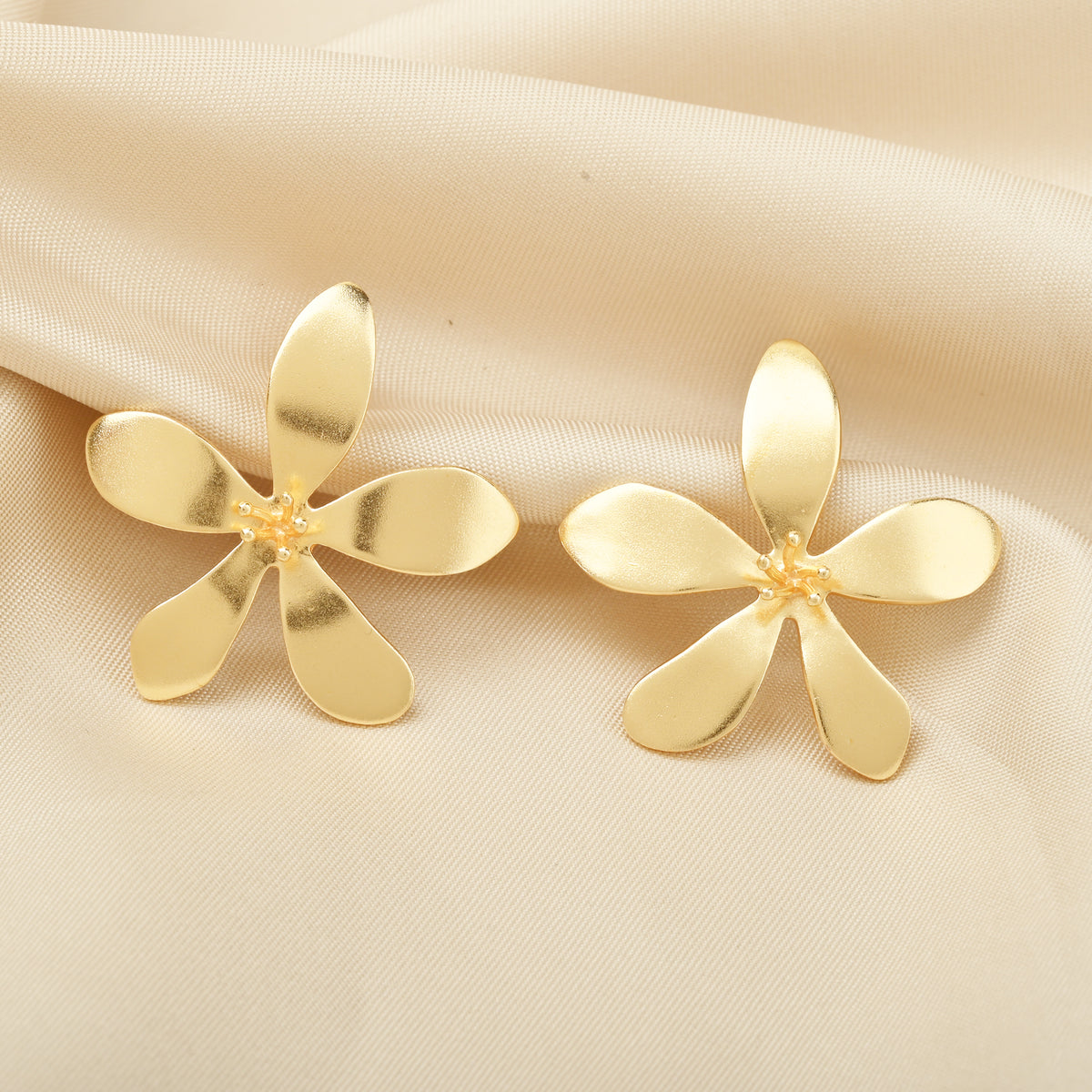 Dainty Gold Flower Stud Earrings