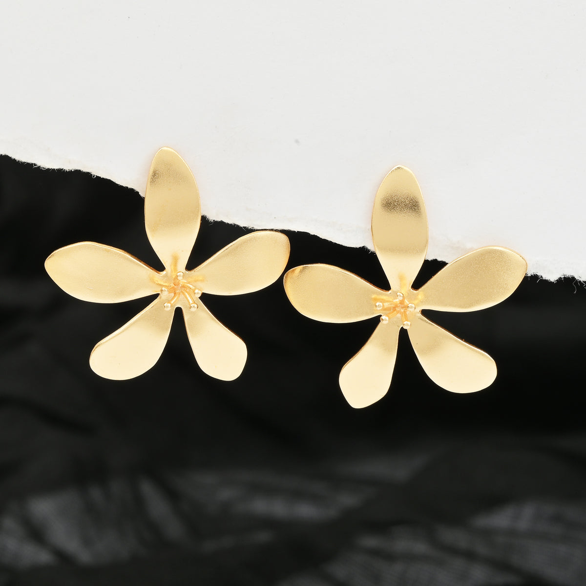 Dainty Gold Flower Stud Earrings