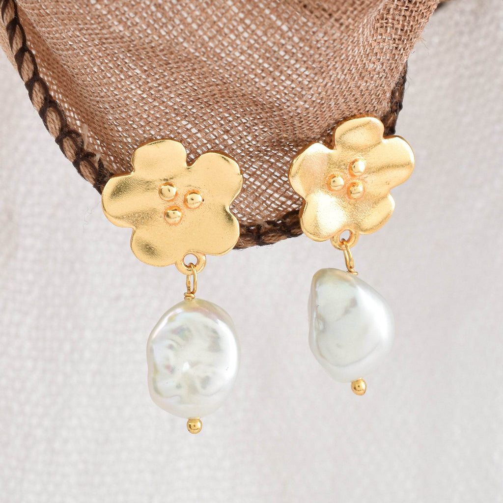 Fresh Water Pearl and Floral Earrings - La Vitá Jewels