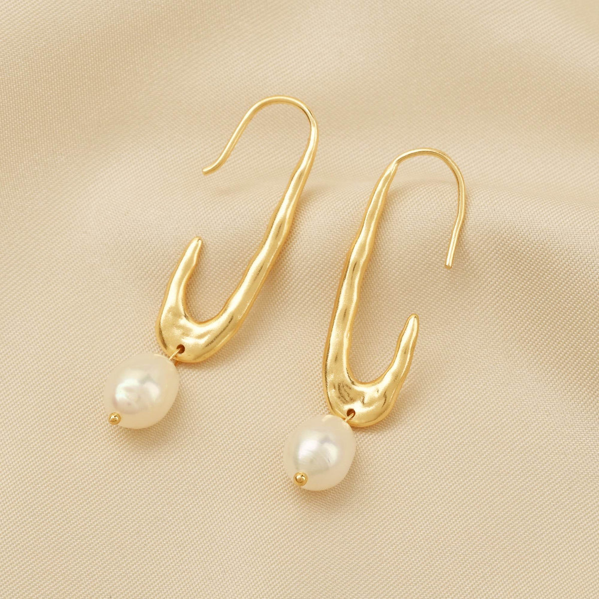 Navya Pearl Drop Earrings - La Vitá Jewels
