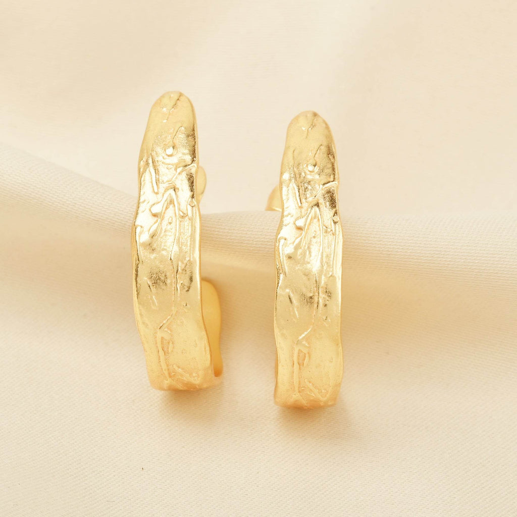 Golden Texture Hoops Earring - La Vitá Jewels