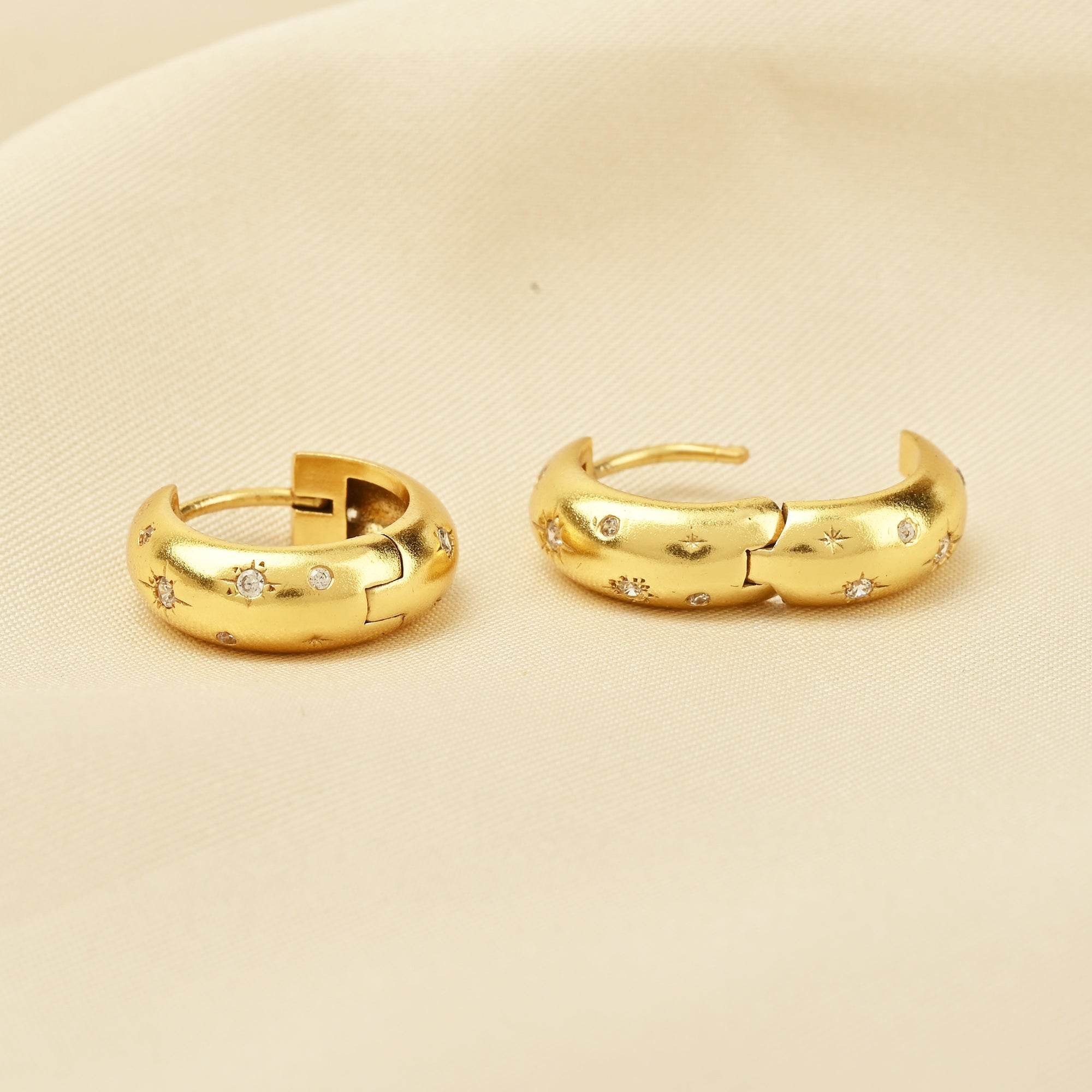 White Zircon Huggies - La Vitá Jewels