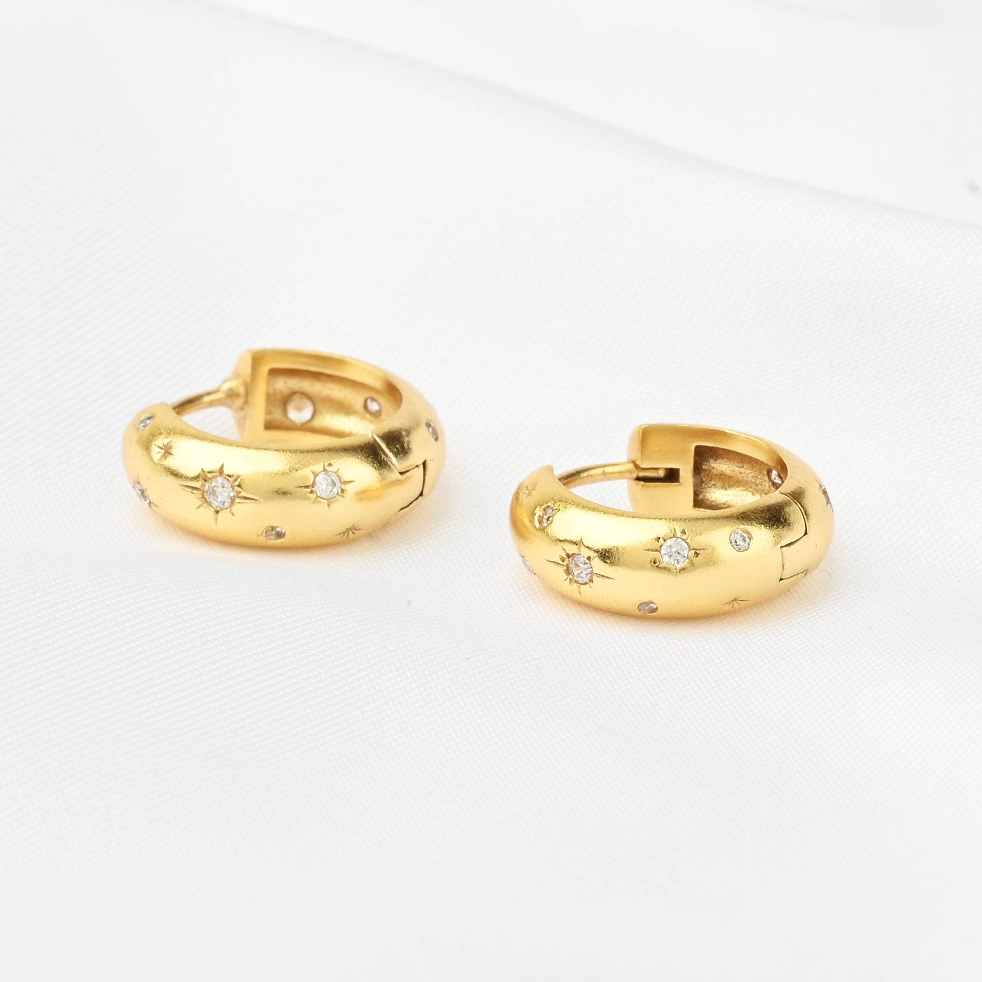 White Zircon Huggies - La Vitá Jewels