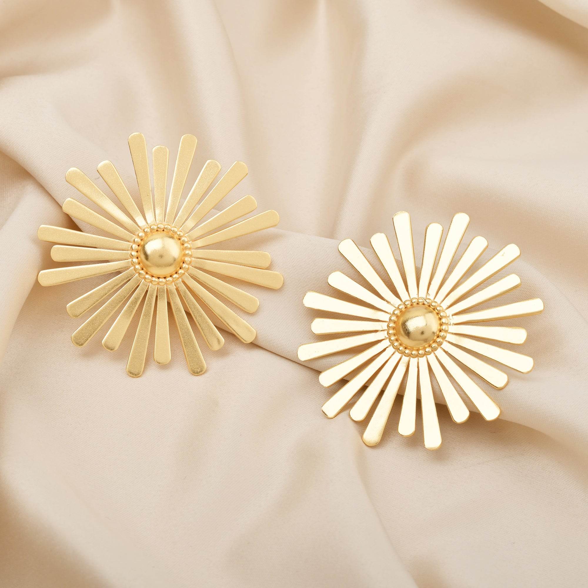 Sun Flower Gold Earrings - La Vitá Jewels