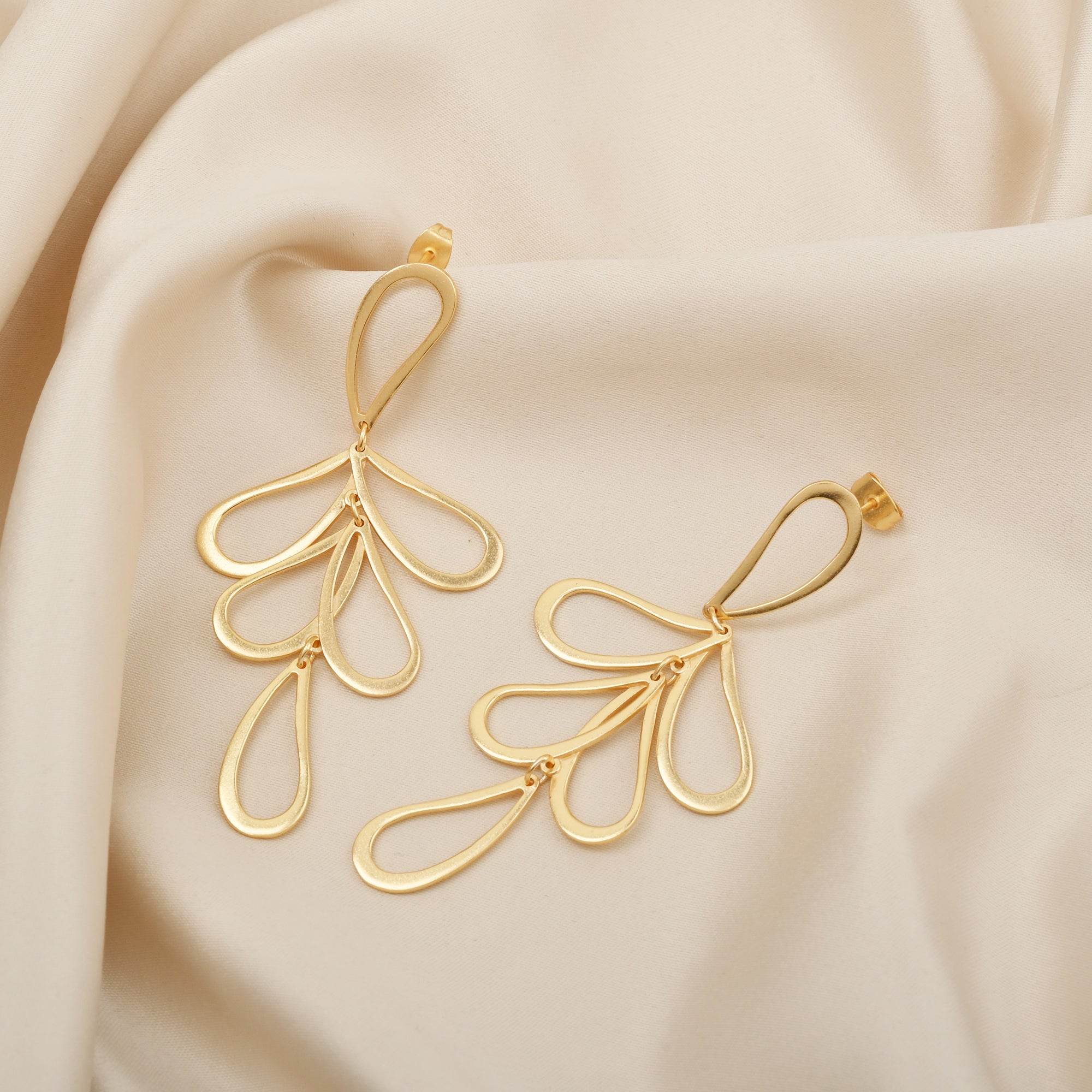 Gleaming Petals Earrings - La Vitá Jewels