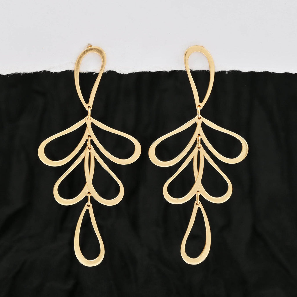 Gleaming Petals Earrings - La Vitá Jewels