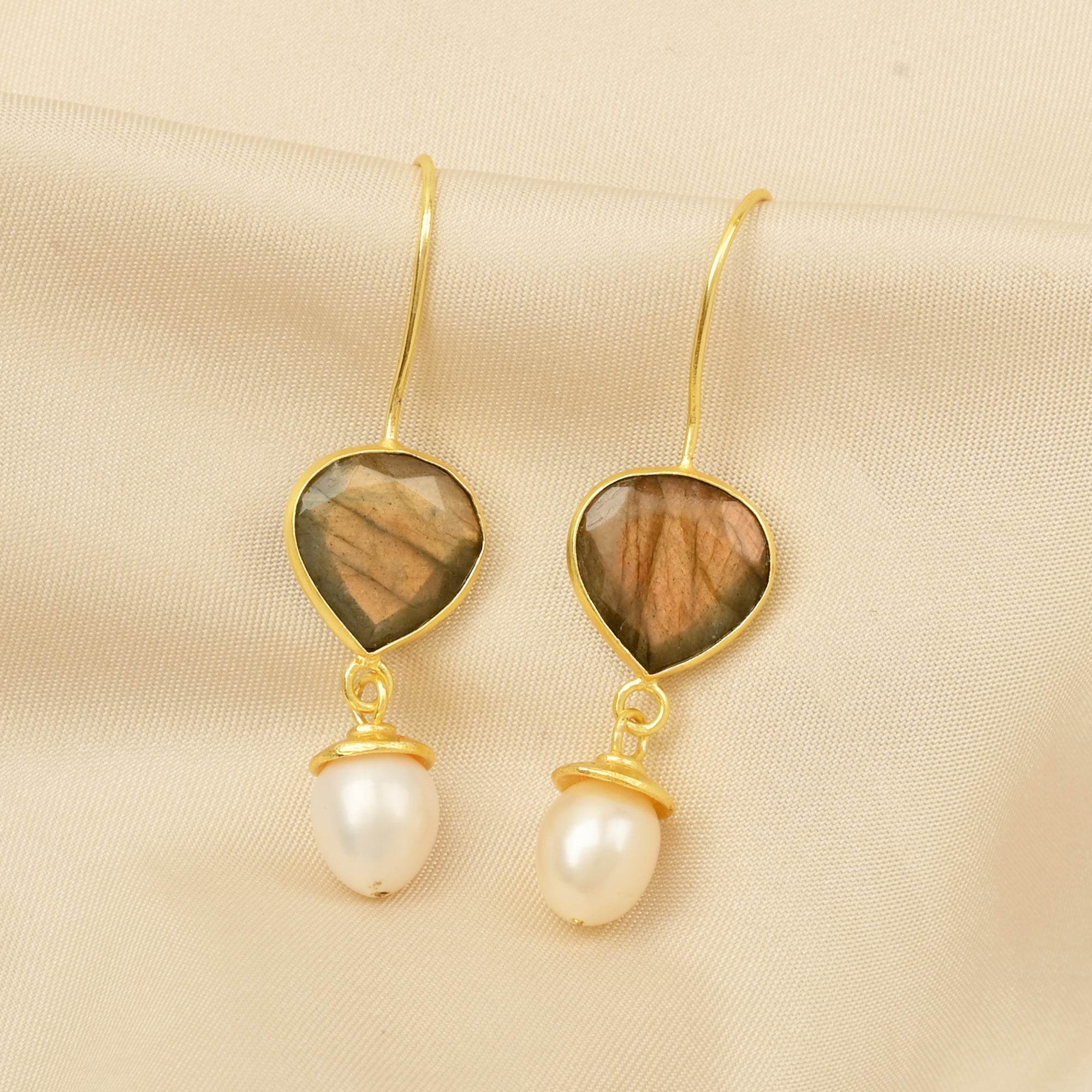 Pearl and Labradorite Earrings - La Vitá Jewels