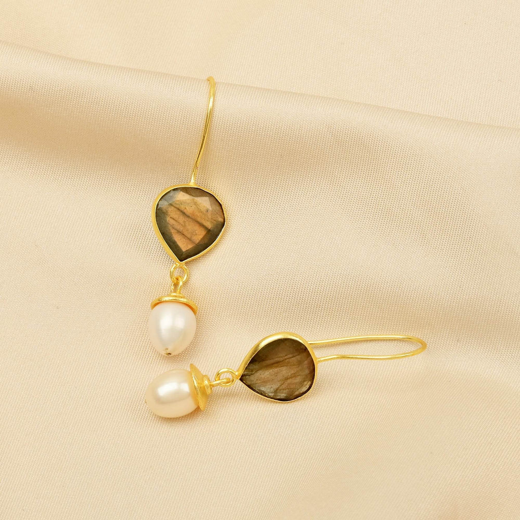 Pearl and Labradorite Earrings - La Vitá Jewels