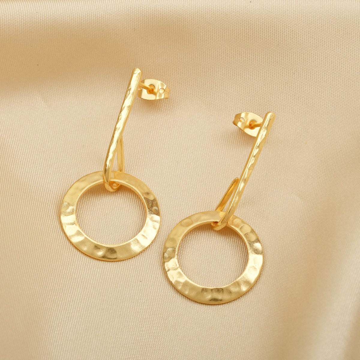 Parnika Textured Earrings - La Vitá Jewels