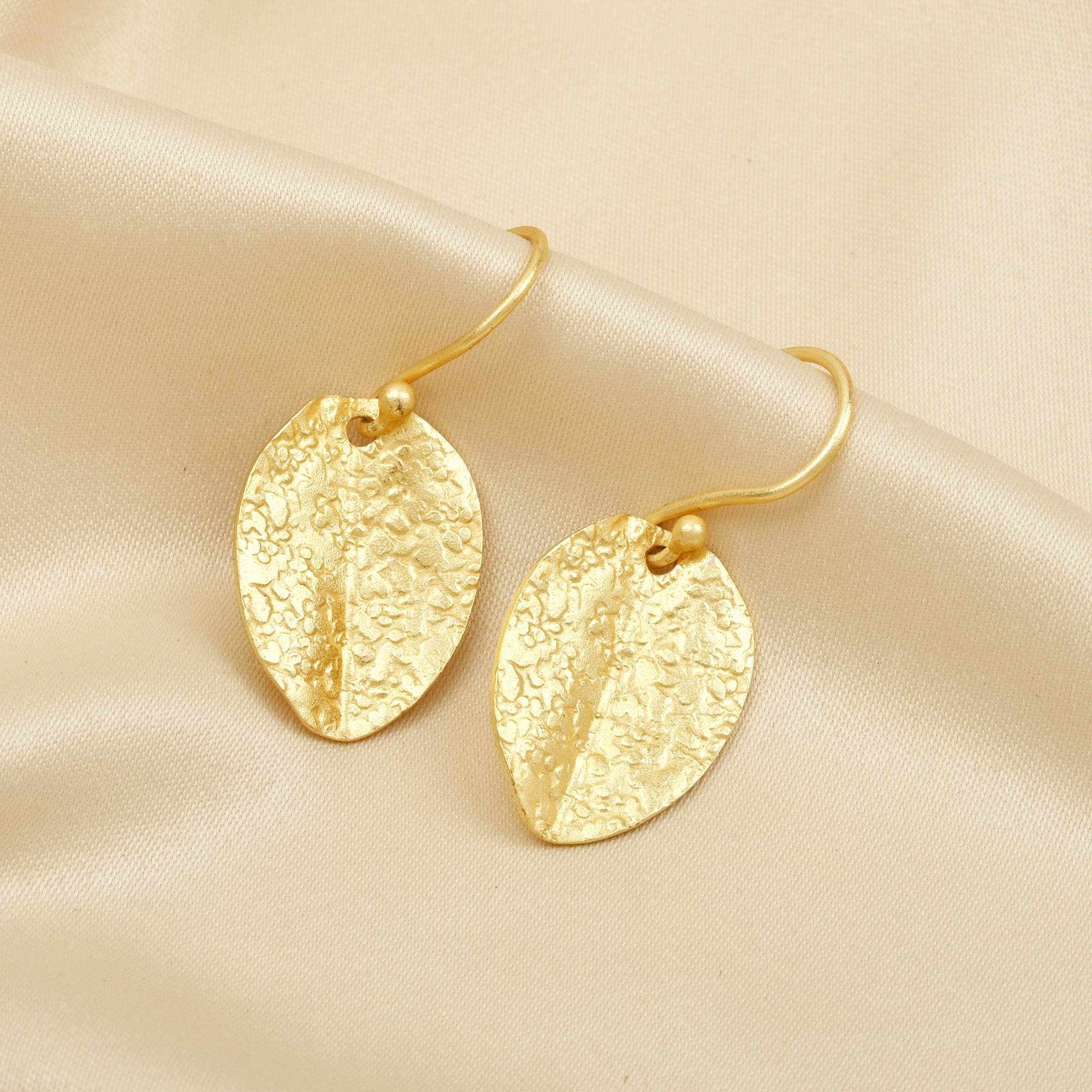 Leafy Leaf Textured Earrings - La Vitá Jewels
