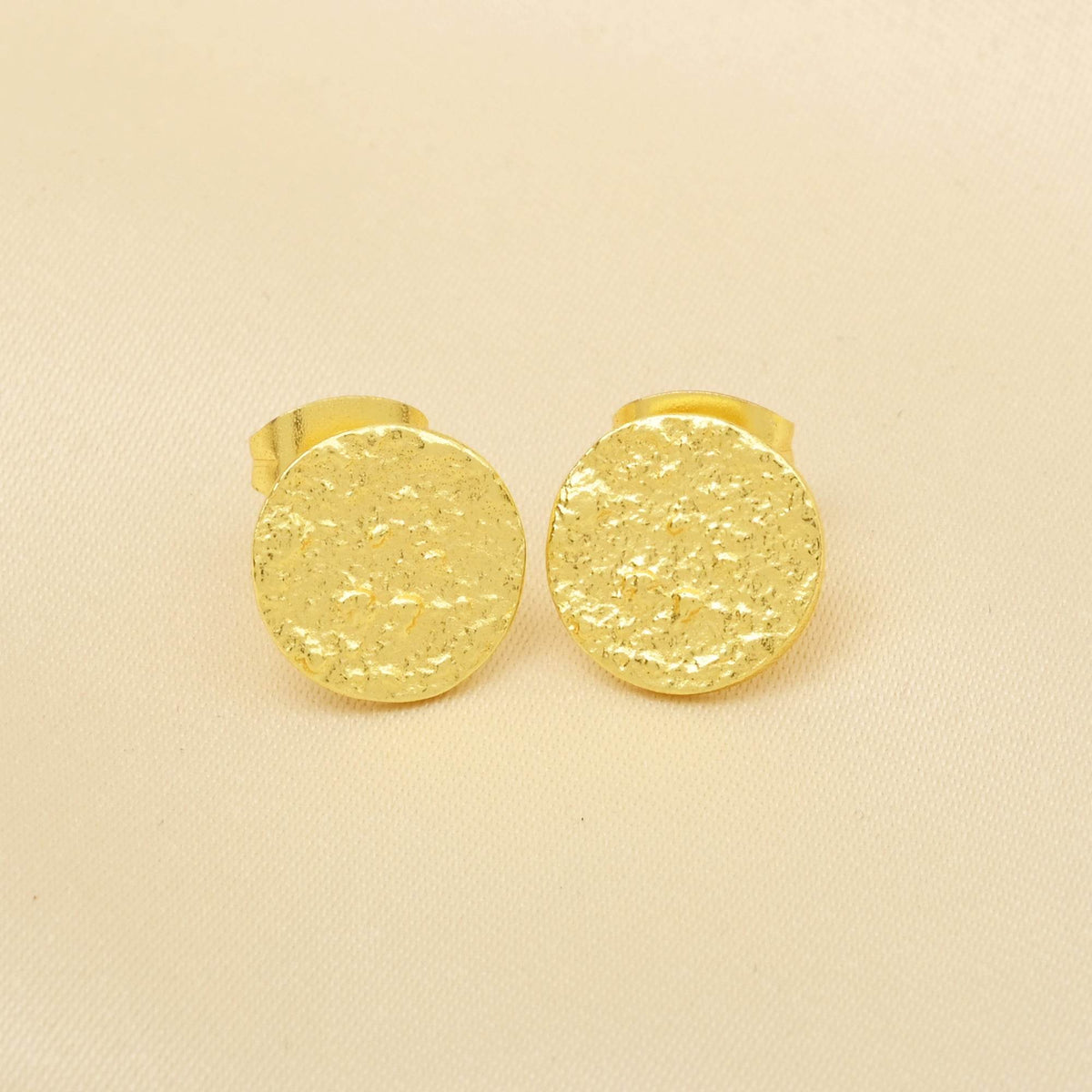 Round Hammered Stud Earrings - La Vitá Jewels