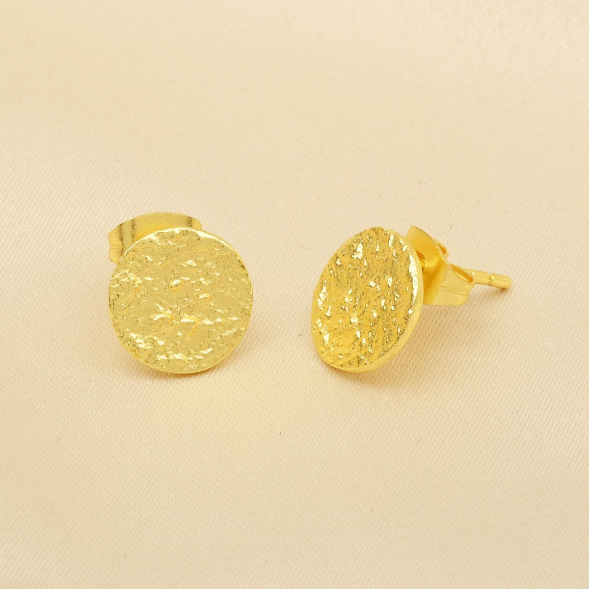Round Hammered Stud Earrings - La Vitá Jewels
