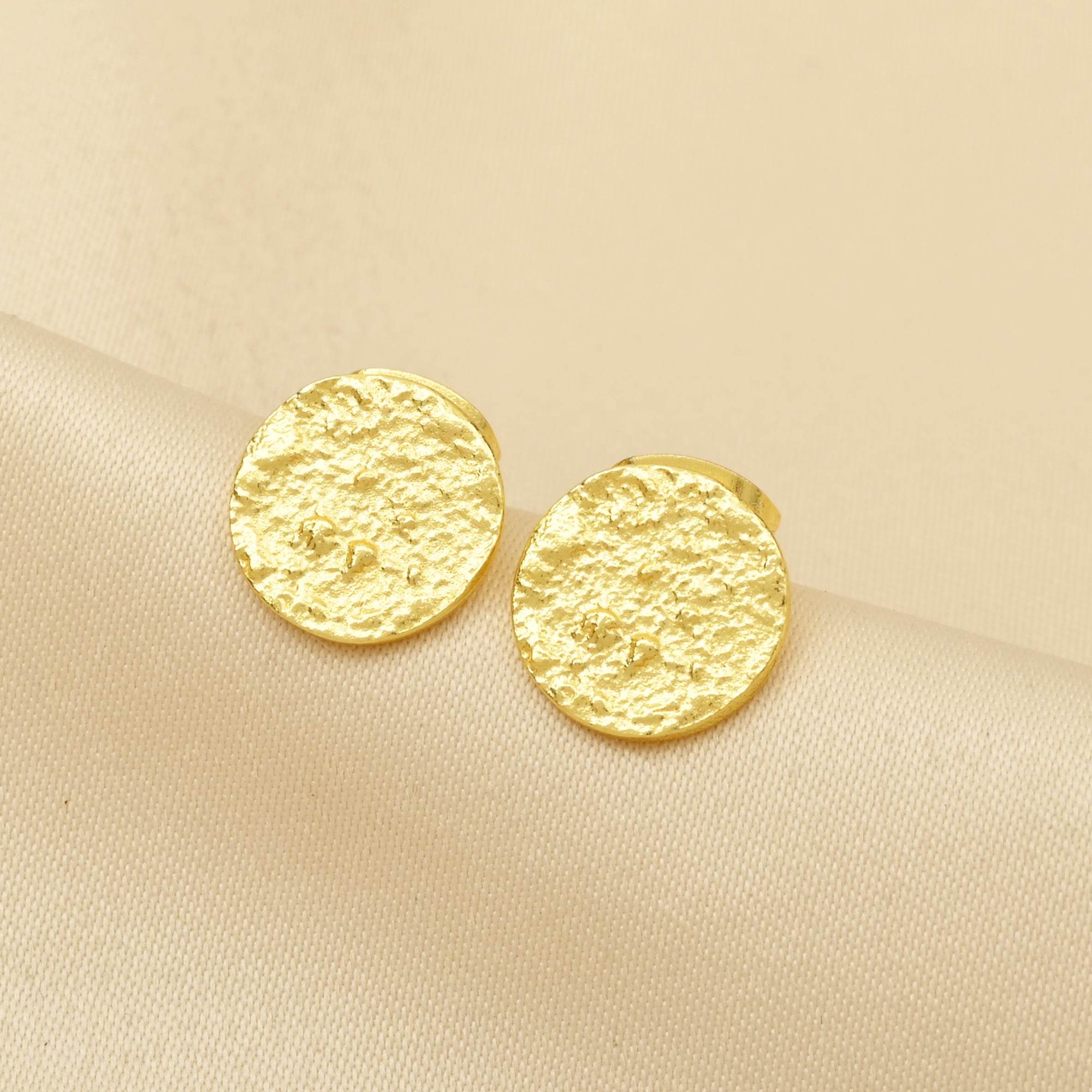 Round Hammered Stud Earrings - La Vitá Jewels