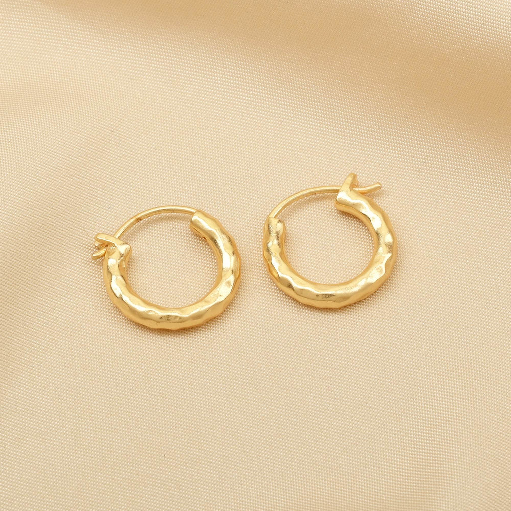 Hammered Huggie Earrings - La Vitá Jewels