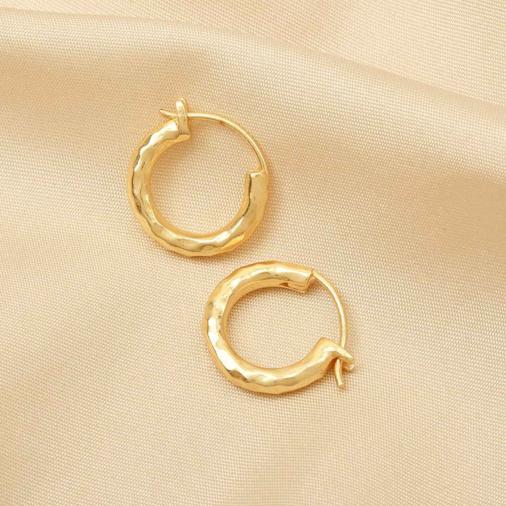 Hammered Huggie Earrings - La Vitá Jewels