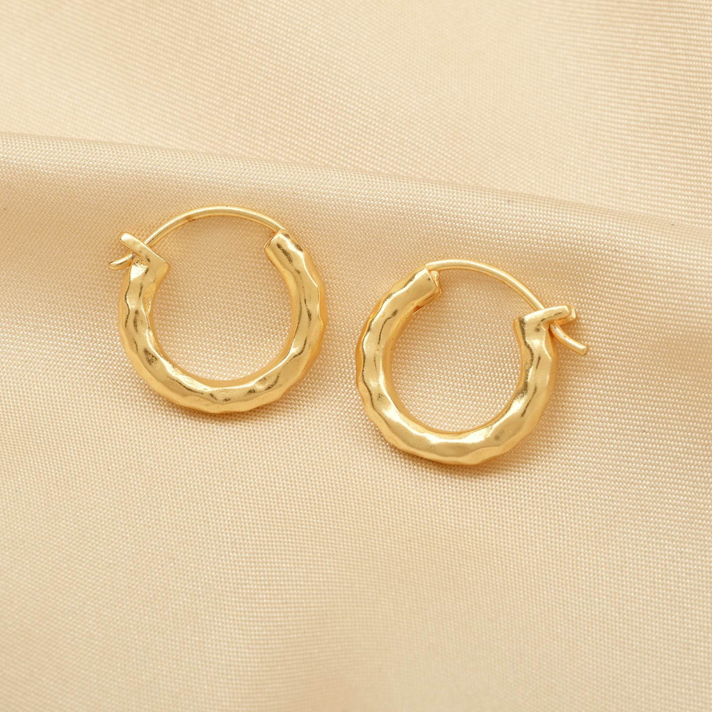 Hammered Huggie Earrings - La Vitá Jewels