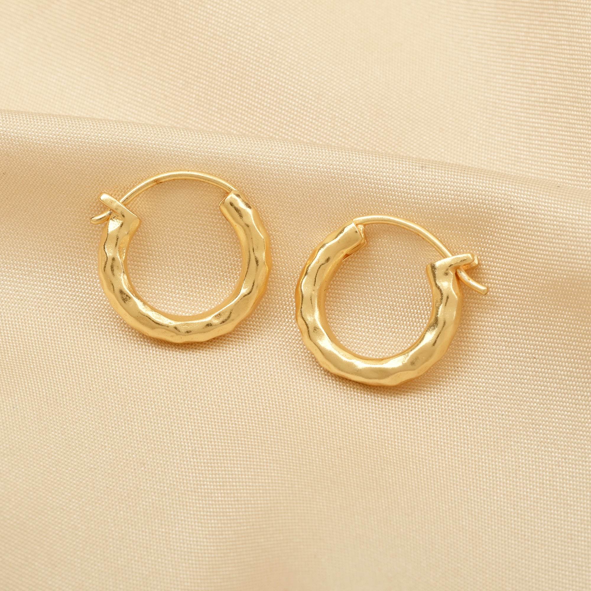 Hammered Huggie Earrings - La Vitá Jewels
