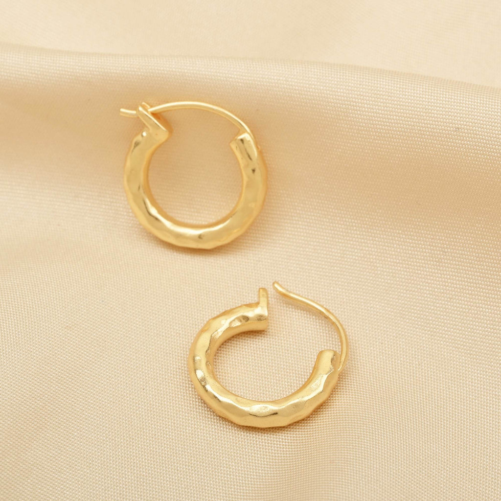Hammered Huggie Earrings - La Vitá Jewels