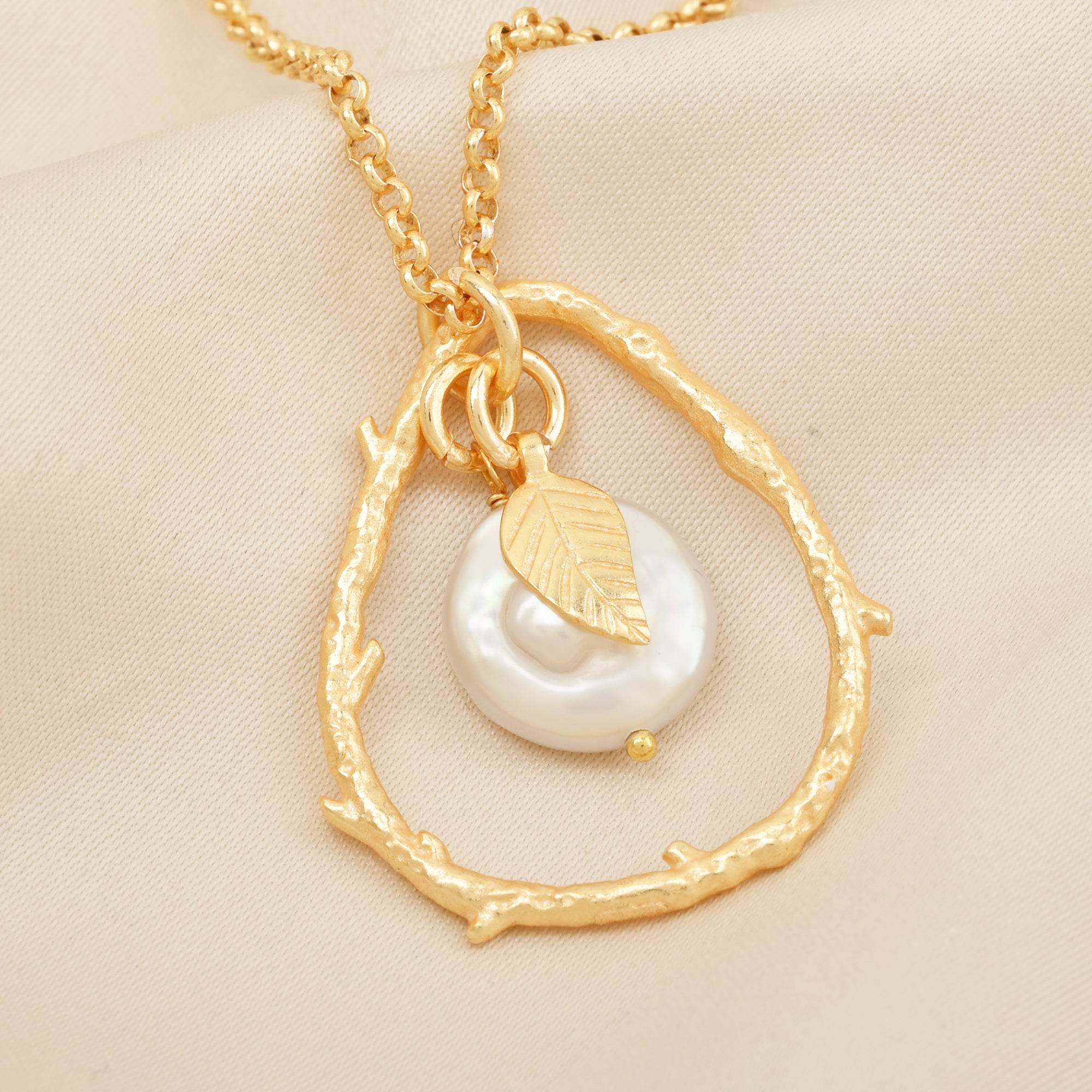 Baroque Pearl with Leaf Charm Necklace - La Vitá Jewels