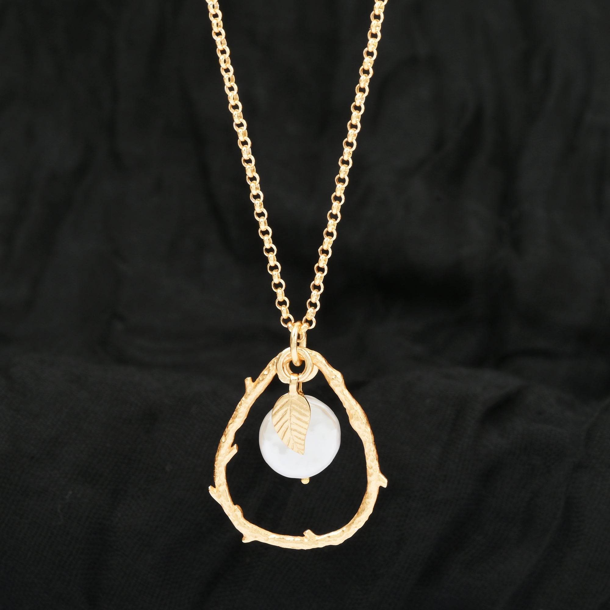 Baroque Pearl with Leaf Charm Necklace - La Vitá Jewels