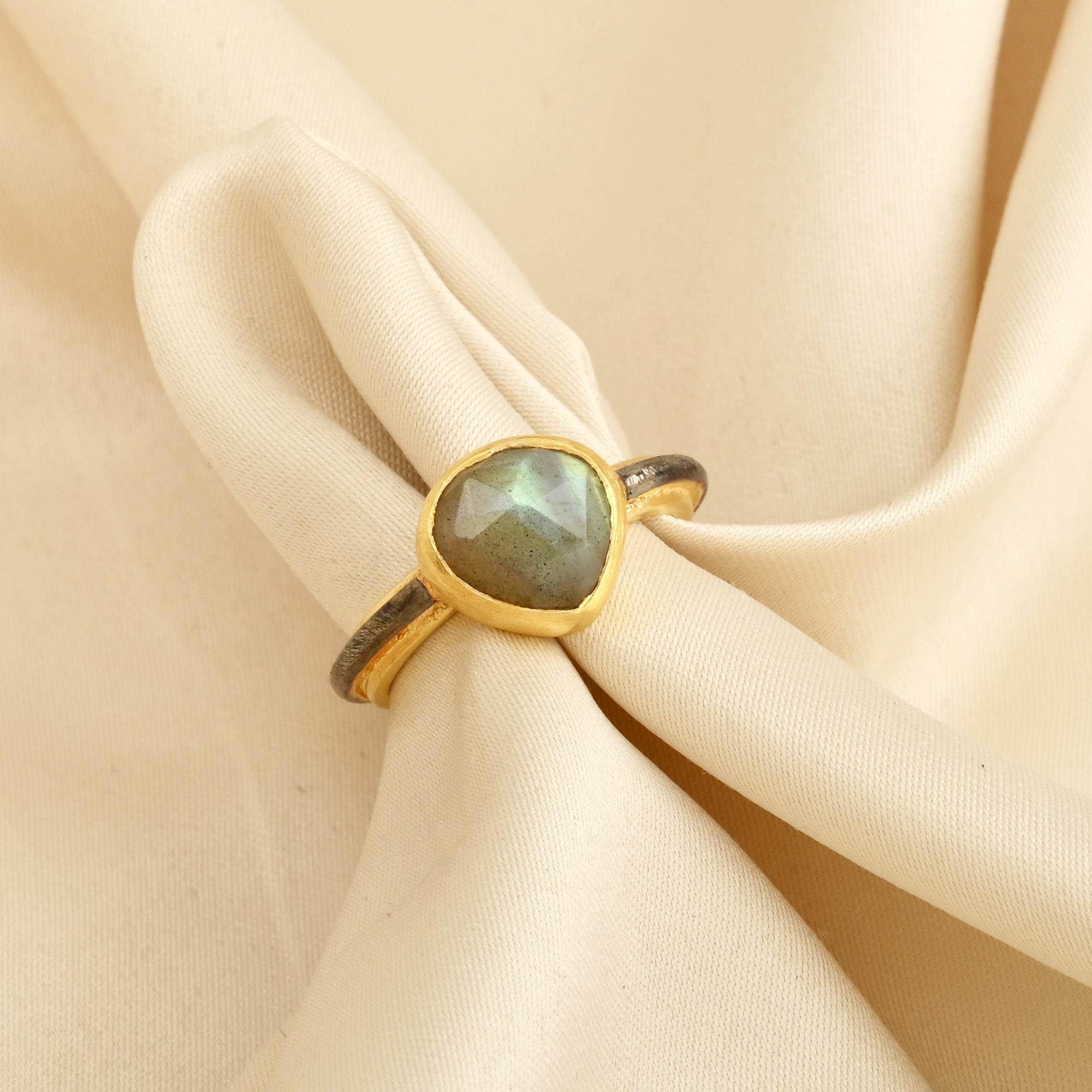 Labradorite Heart shape Rings in Sterling Silver - La Vitá Jewels