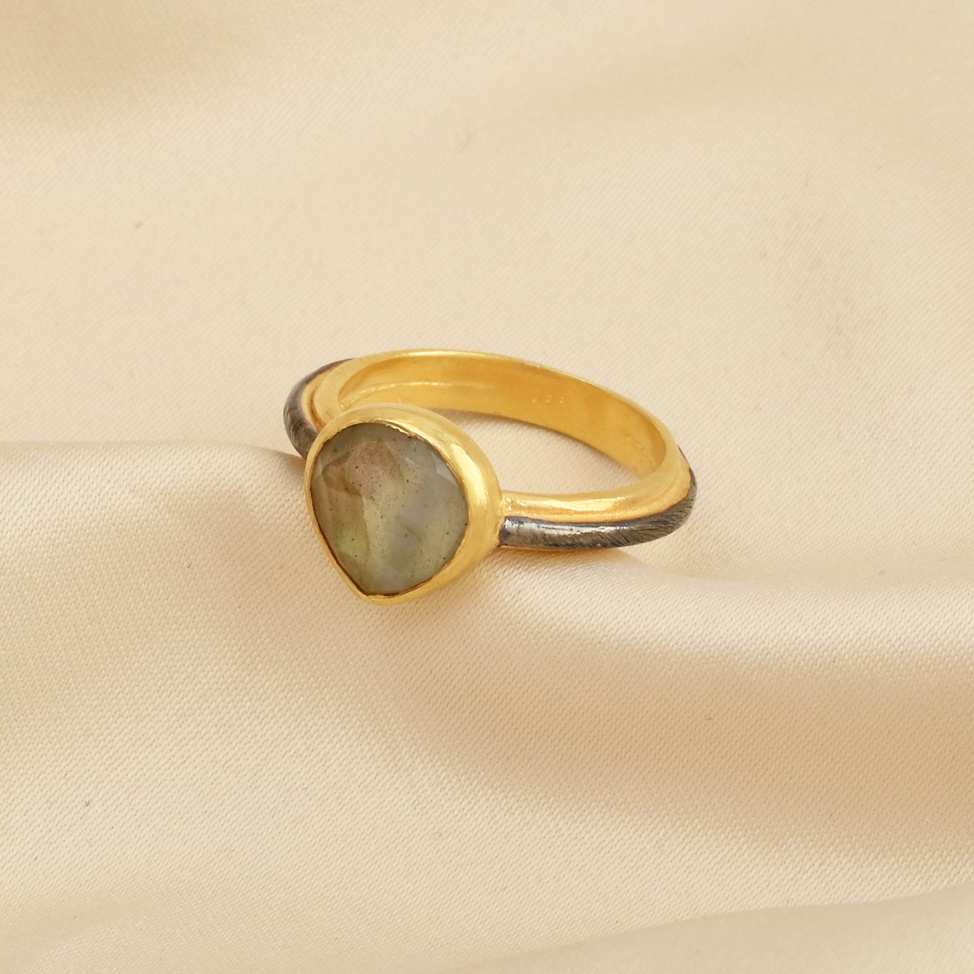 Labradorite Heart shape Rings in Sterling Silver - La Vitá Jewels