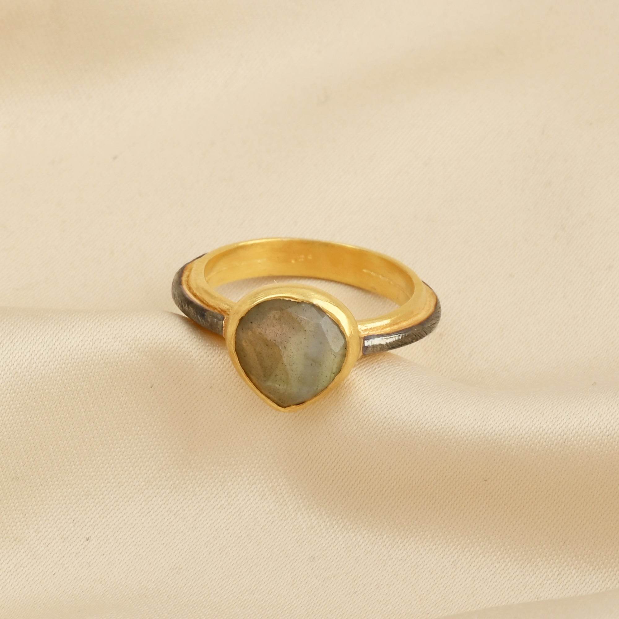 Labradorite Heart shape Rings in Sterling Silver - La Vitá Jewels