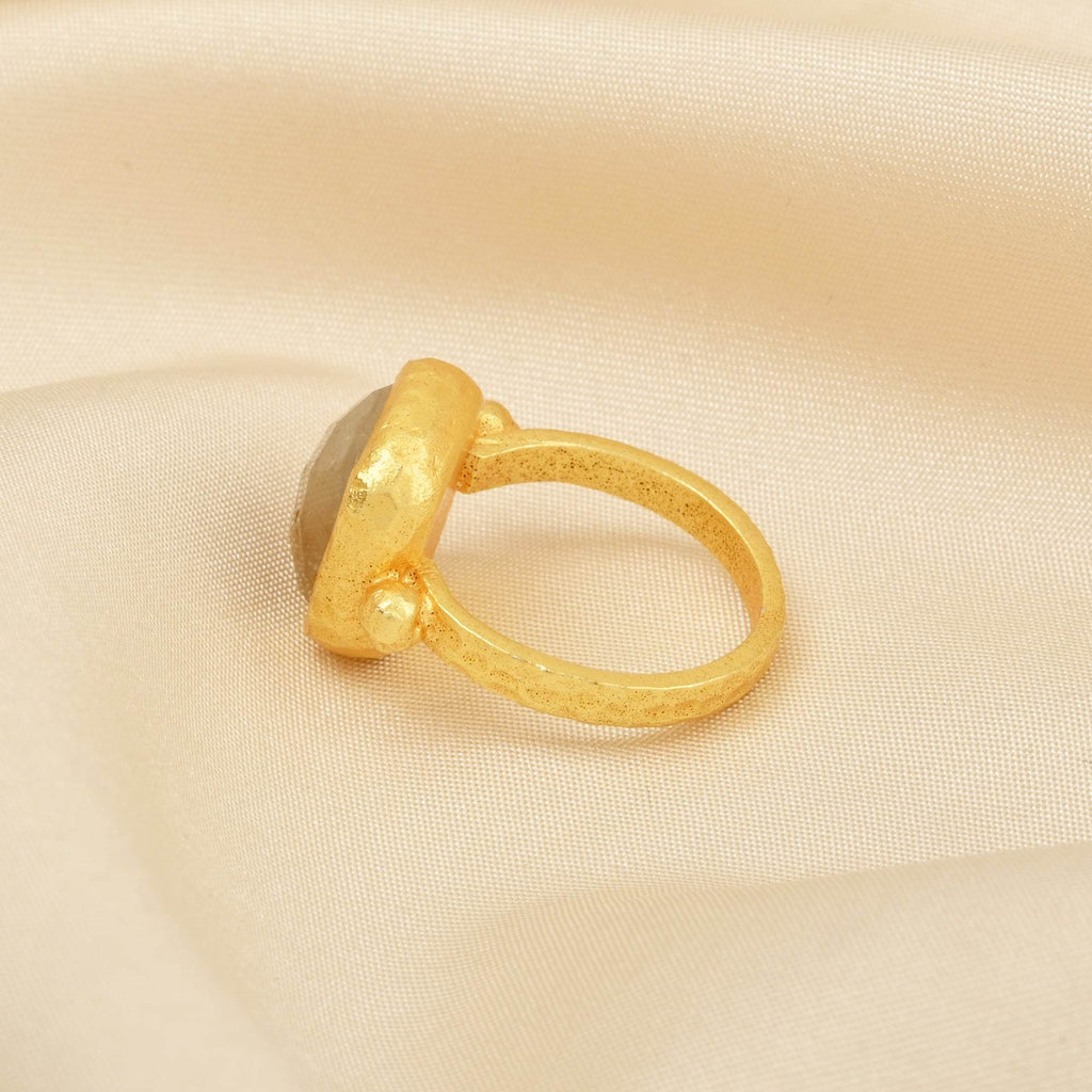 Hammered Square Shaped Ring - La Vitá Jewels