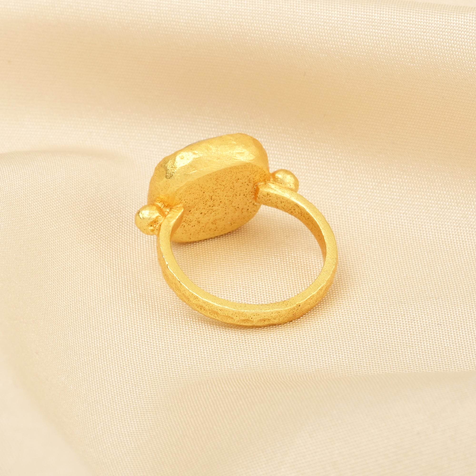 Hammered Square Shaped Ring - La Vitá Jewels