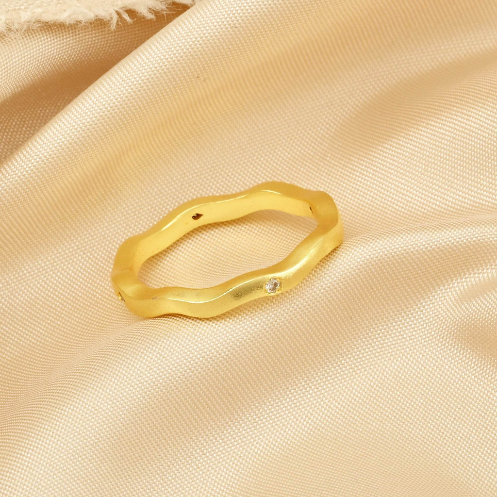 White CZ Wave Band Ring - La Vitá Jewels