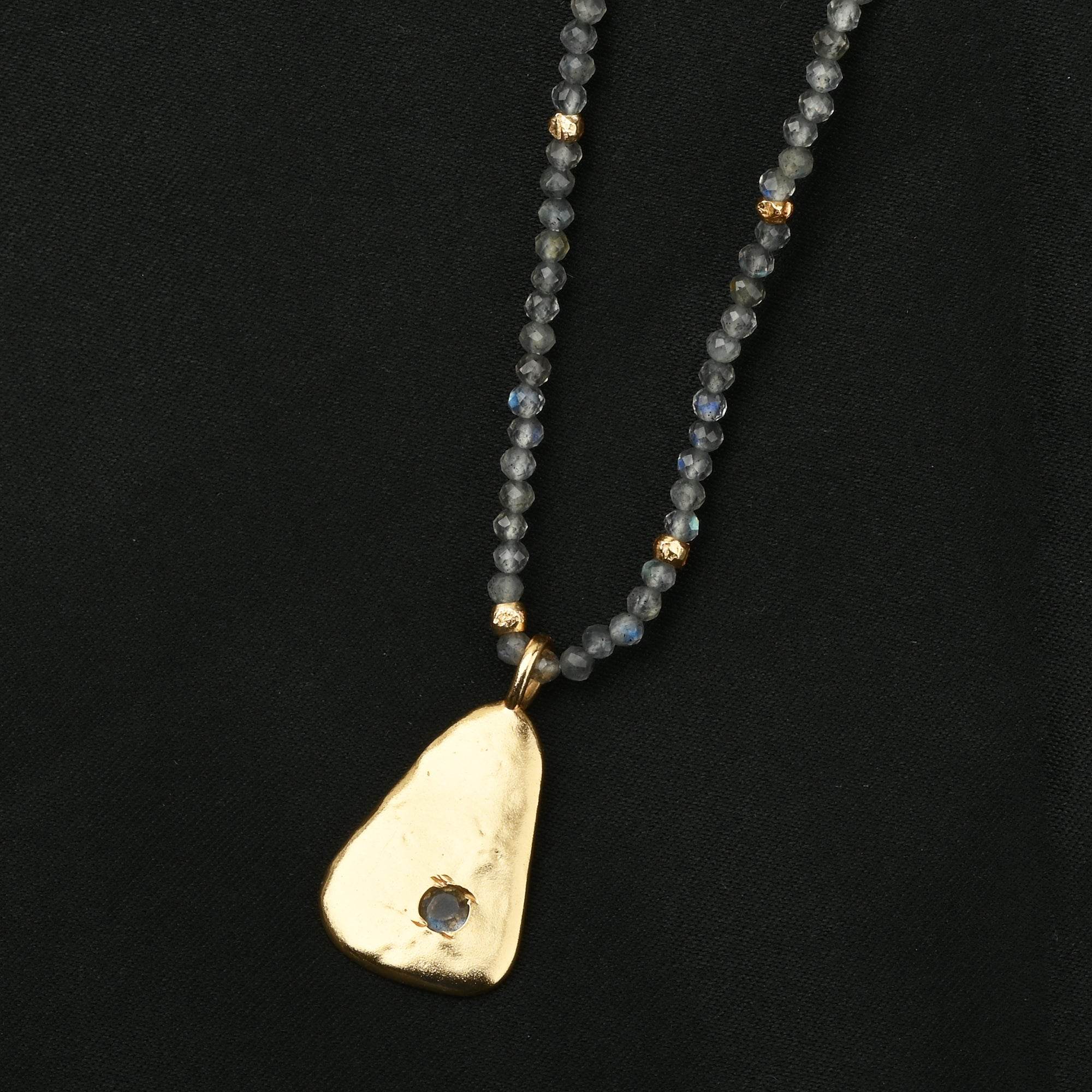 Metal Disc with Labradorite Beads Necklaces - La Vitá Jewels