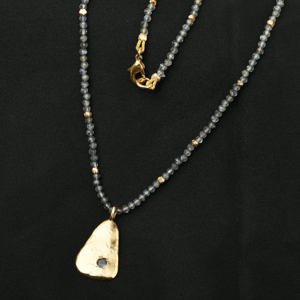 Metal Disc with Labradorite Beads Necklaces - La Vitá Jewels
