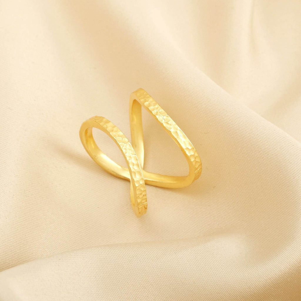 Hammered Criss Cross Stackable Rings - La Vitá Jewels