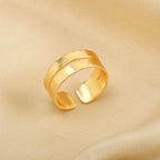Gold Hammered Double Band Ring - La Vitá Jewels