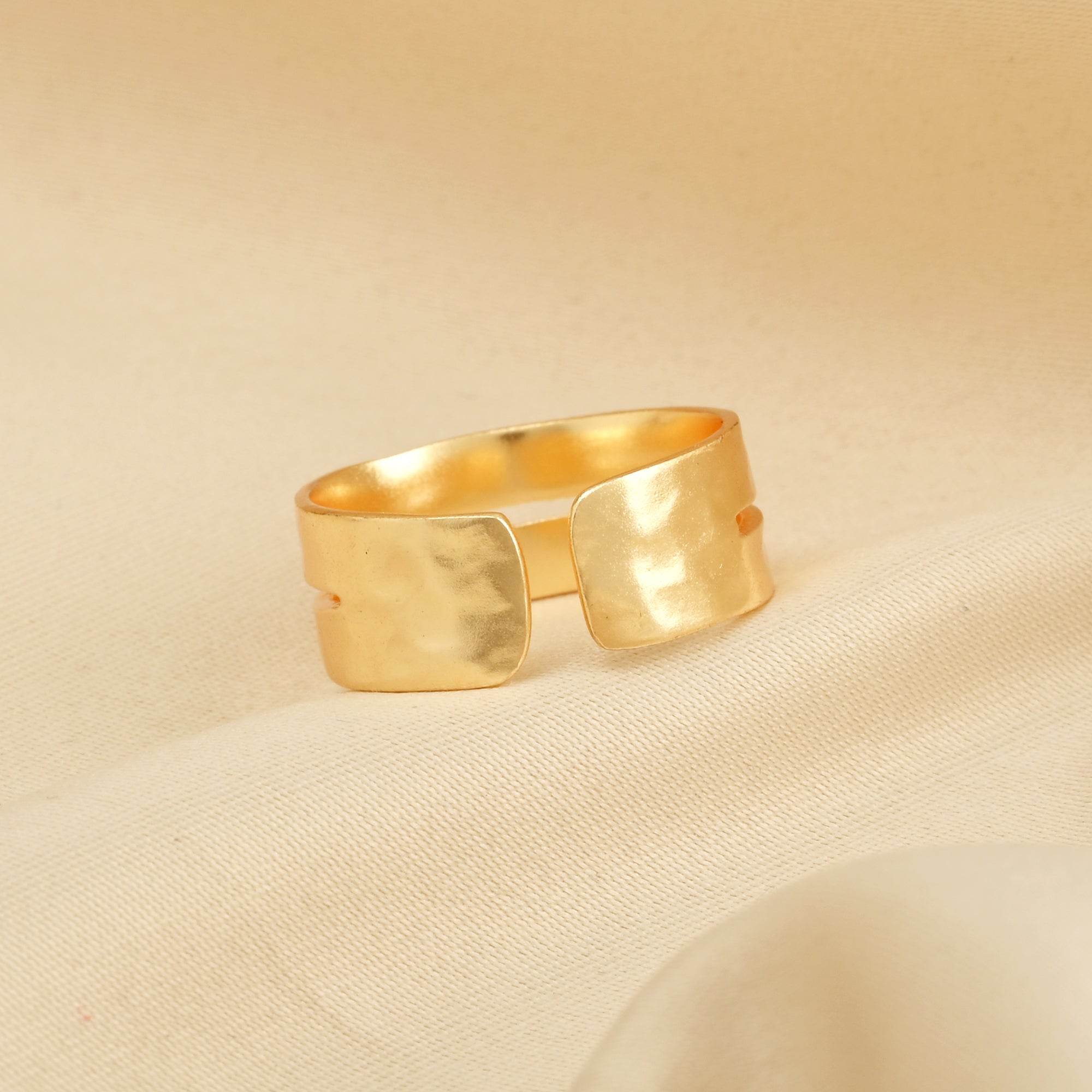 Gold Hammered Double Band Ring - La Vitá Jewels