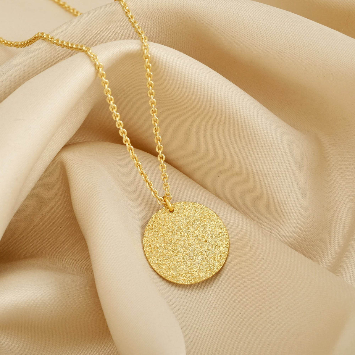 Daisy Hammered Disc Necklaces - La Vitá Jewels