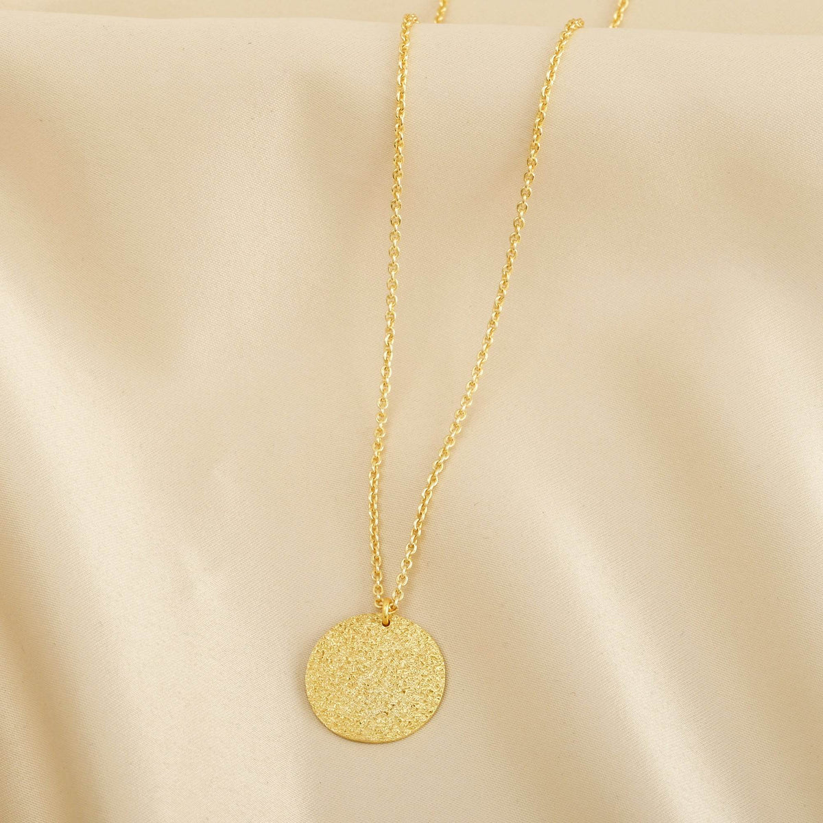 Daisy Hammered Disc Necklaces - La Vitá Jewels