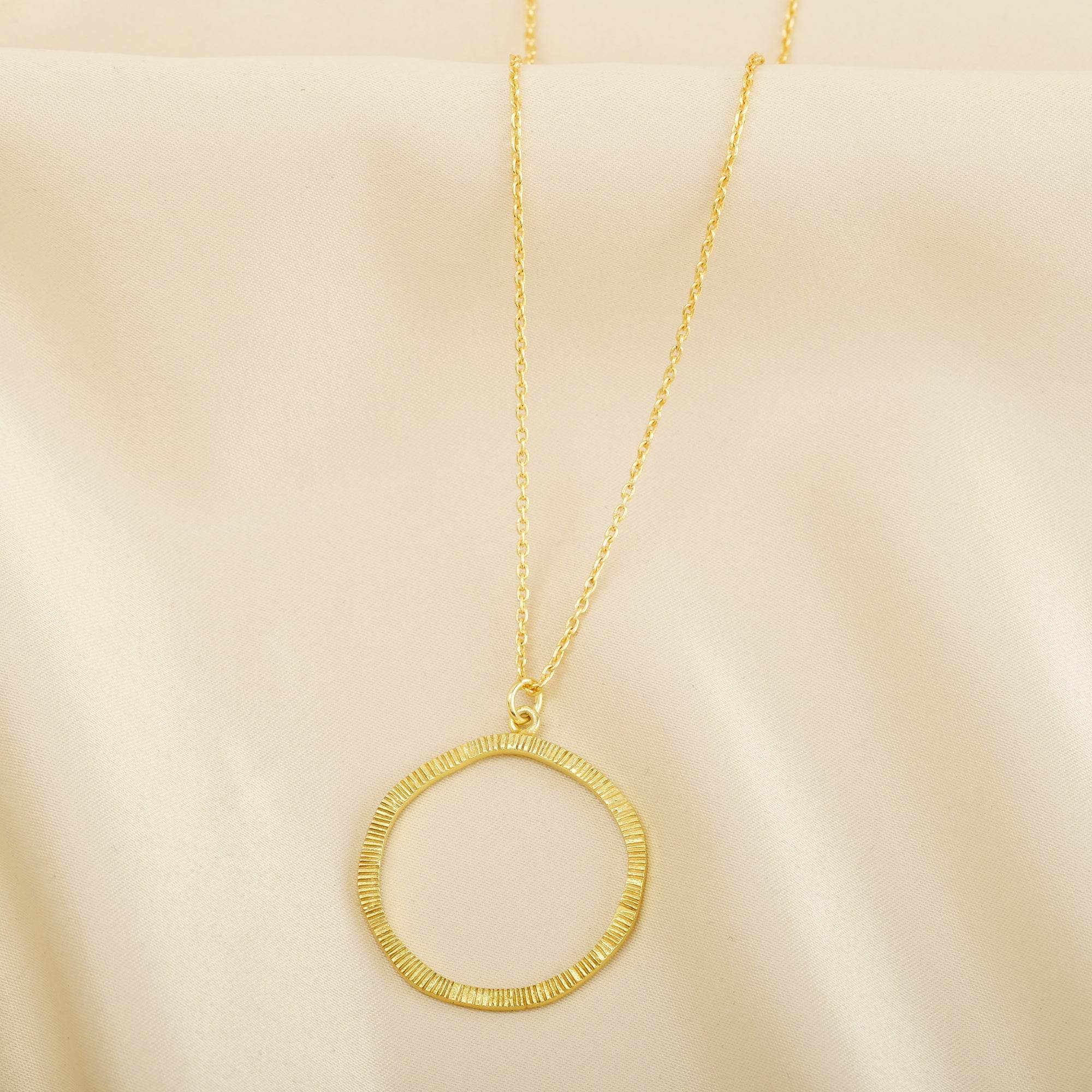 Circle Shape Texture Necklaces - La Vitá Jewels