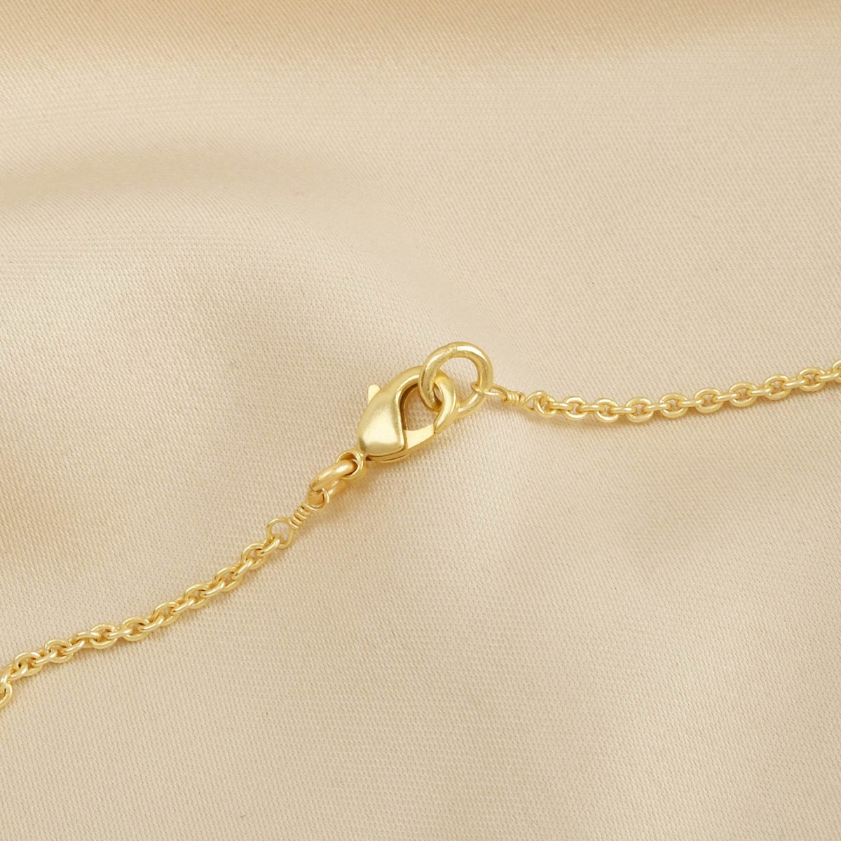 Daisy Hammered Disc Necklaces - La Vitá Jewels