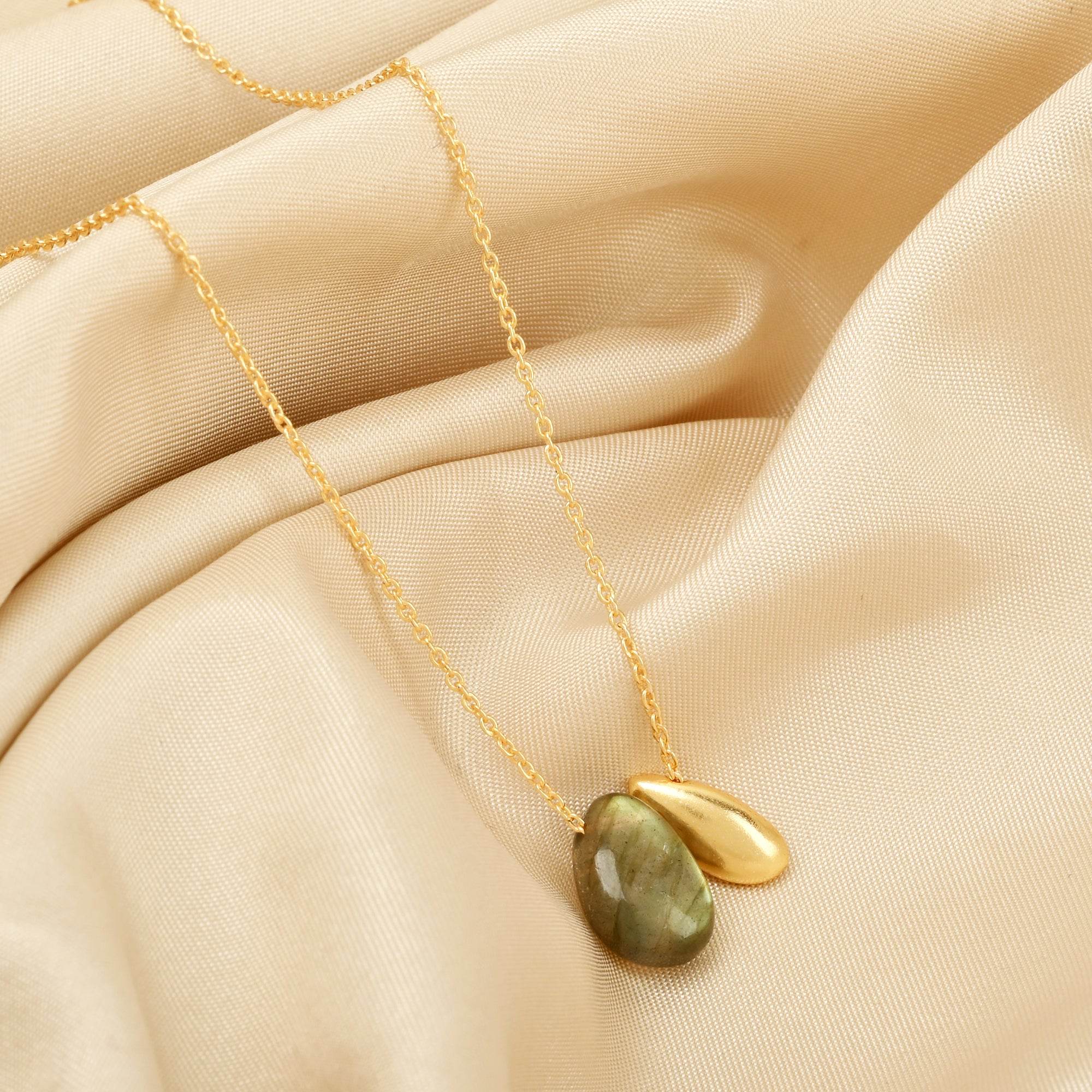 Kayla Bean Shape Labradorite Dainty Necklace - La Vitá Jewels