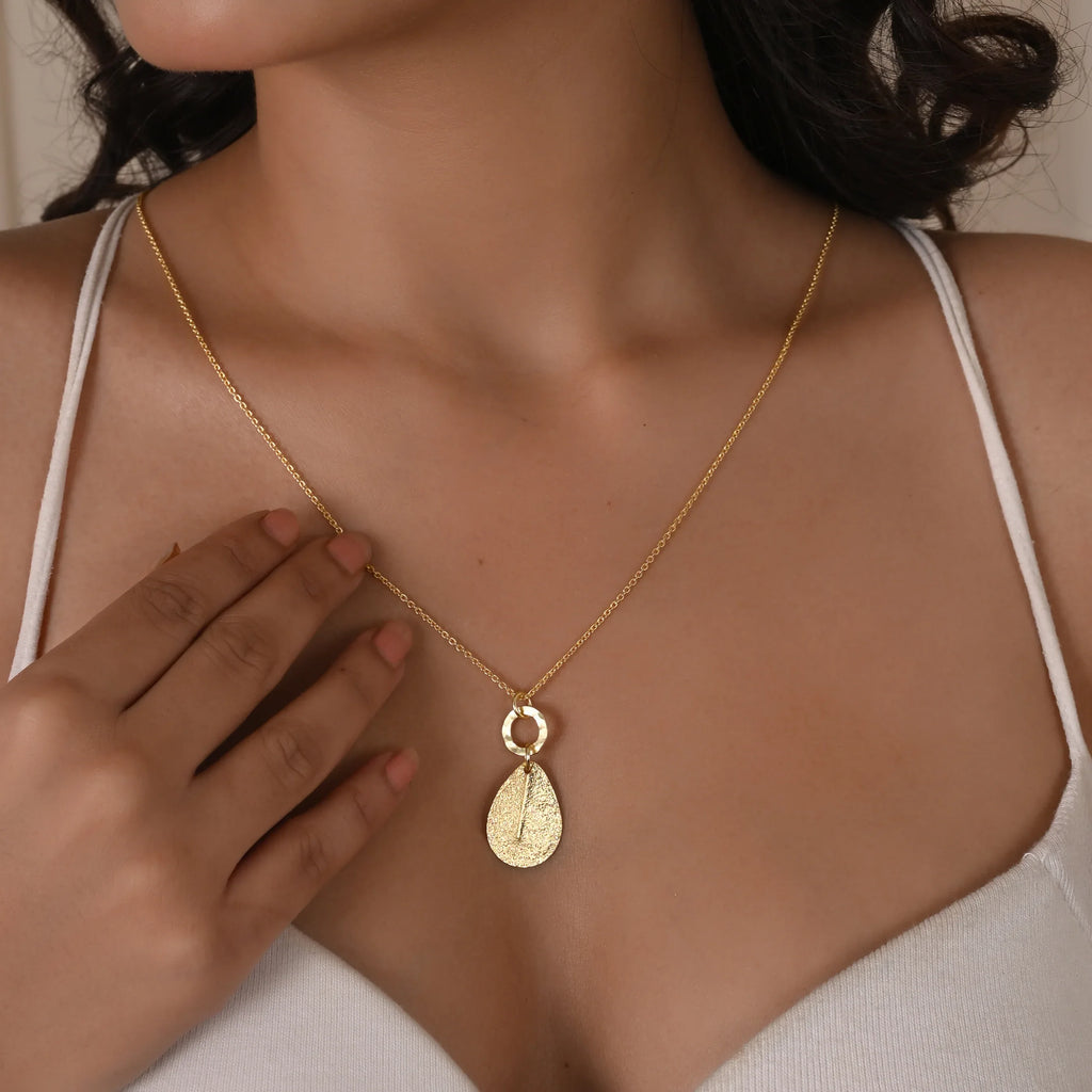 Drop Shape Texture Necklaces - La Vitá Jewels
