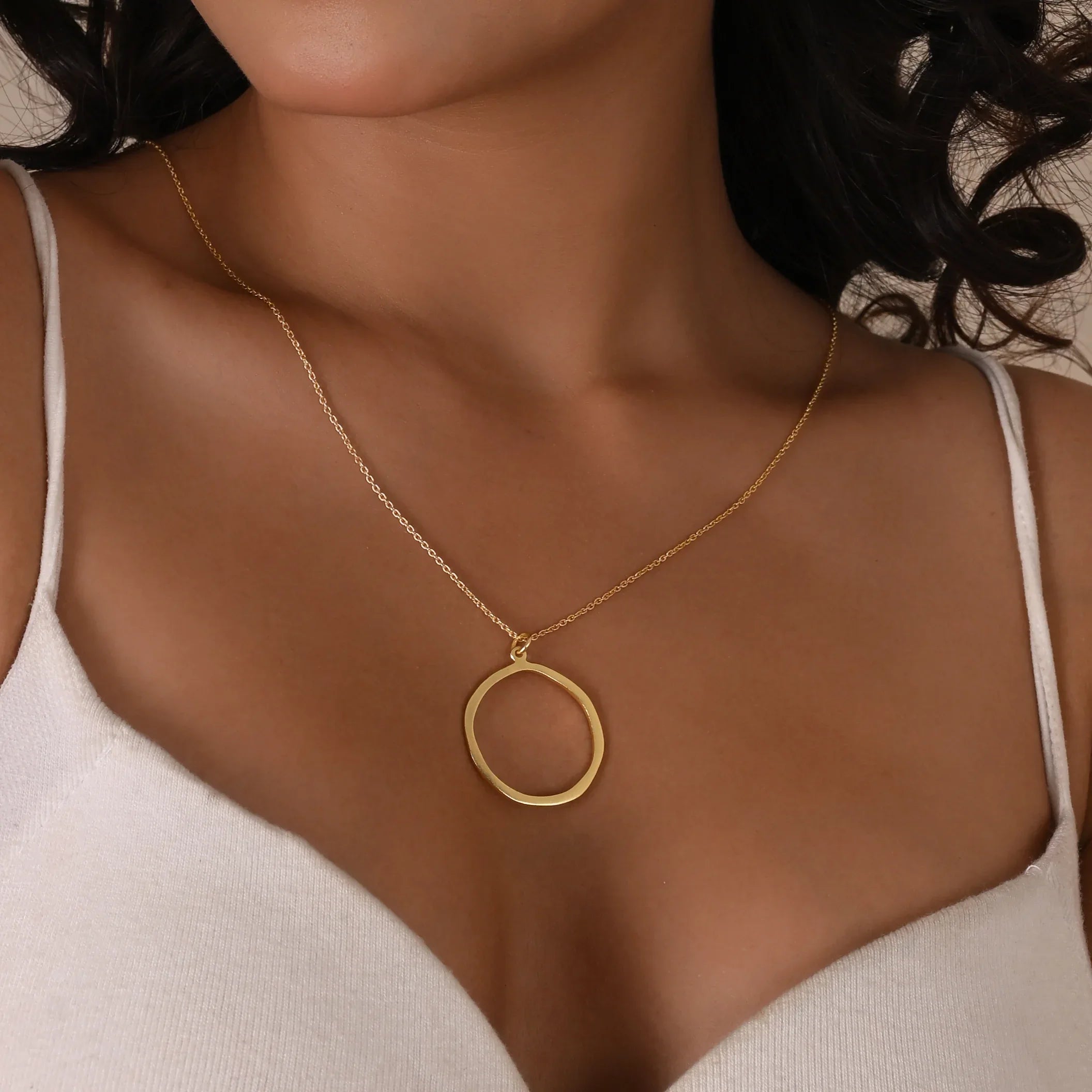 Circle Shape Texture Necklaces - La Vitá Jewels