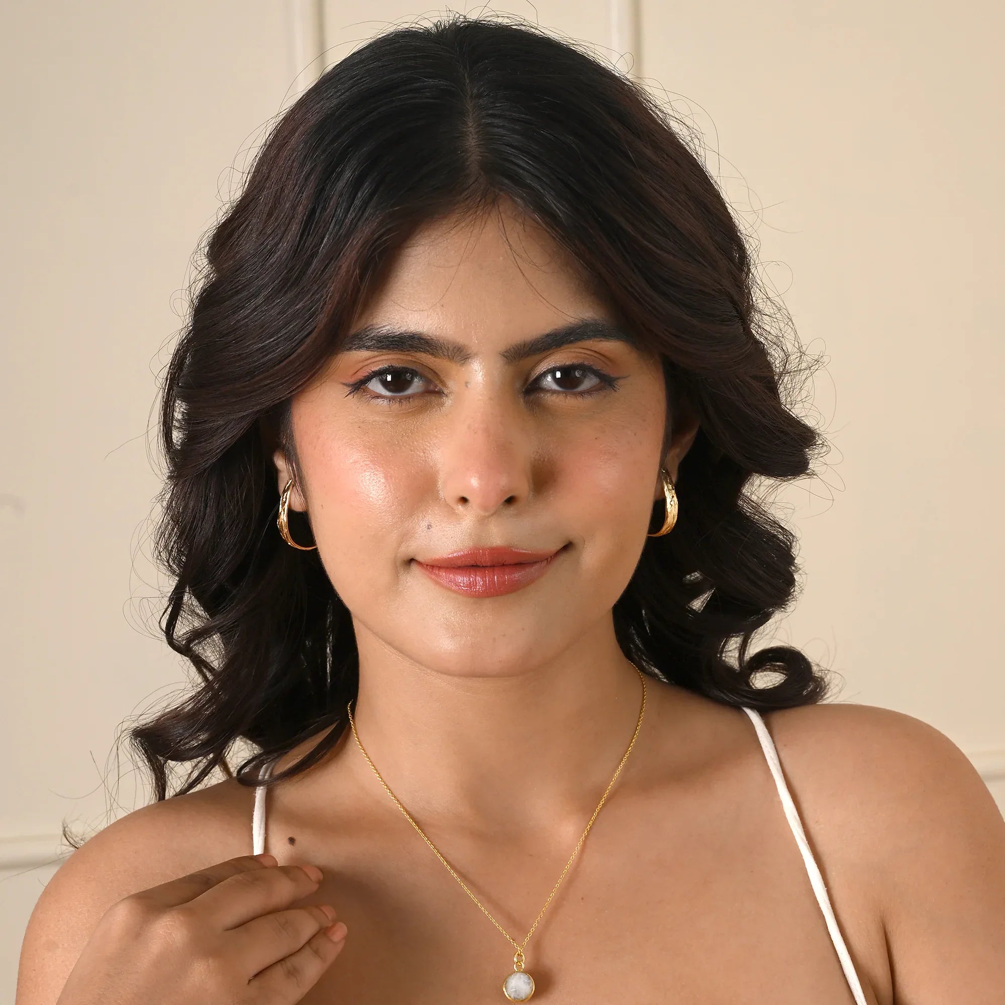 Golden Texture Hoops Earring - La Vitá Jewels