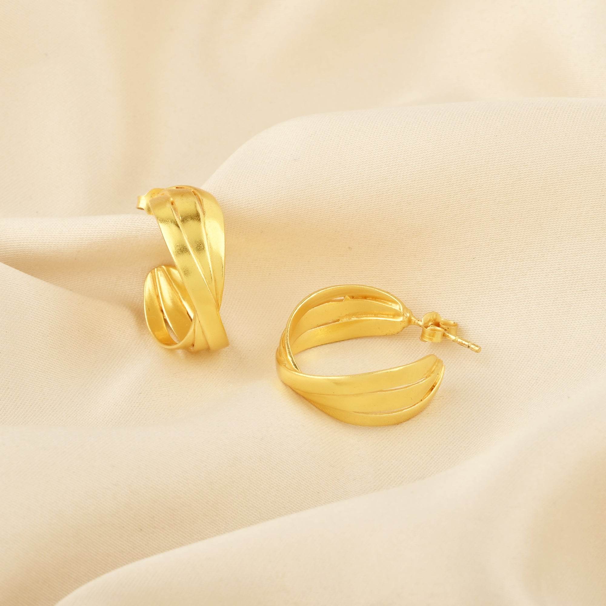 Golden Twisted Hoop Earrings - La Vitá Jewels