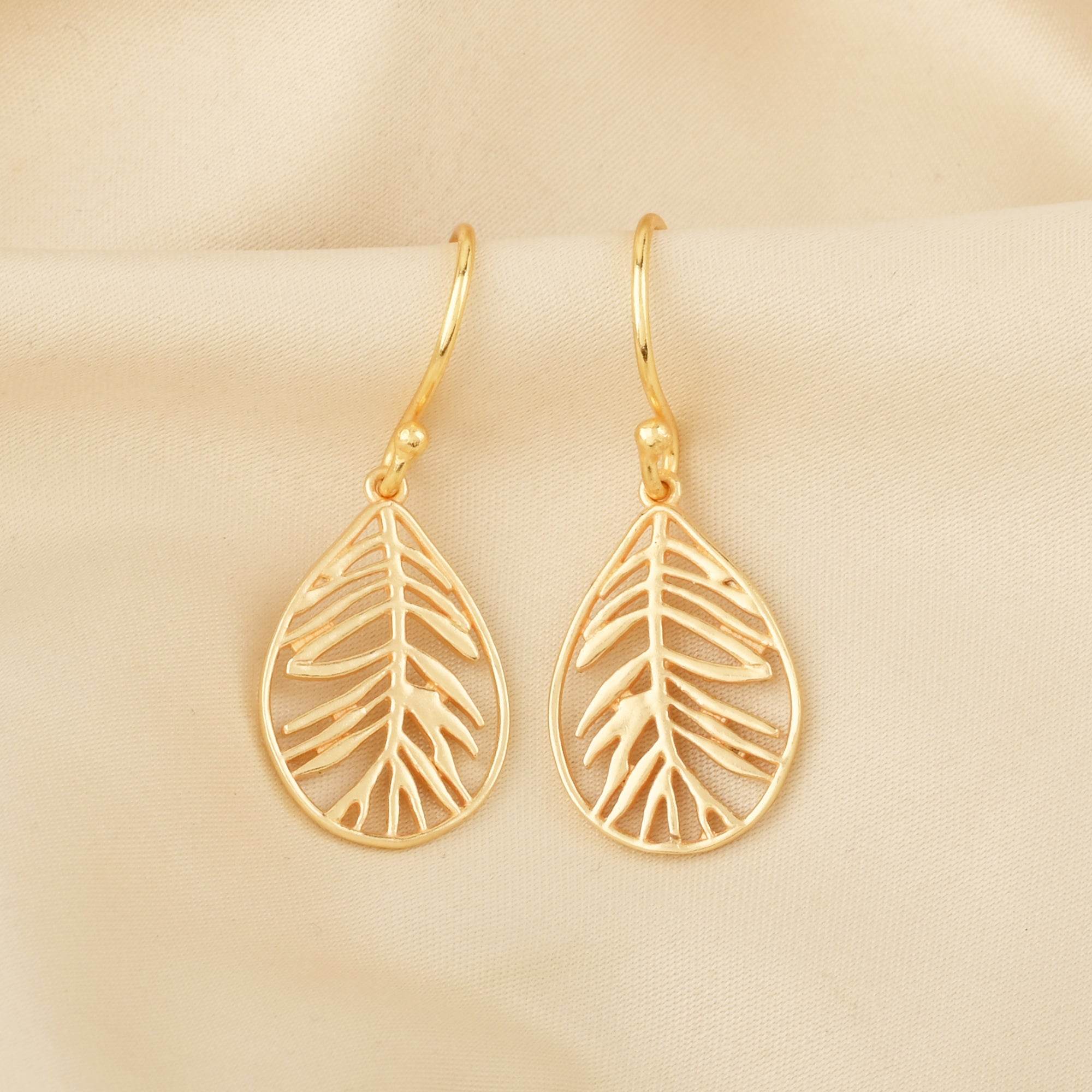 Metal Leaf shape Dangle Earrings - La Vitá Jewels