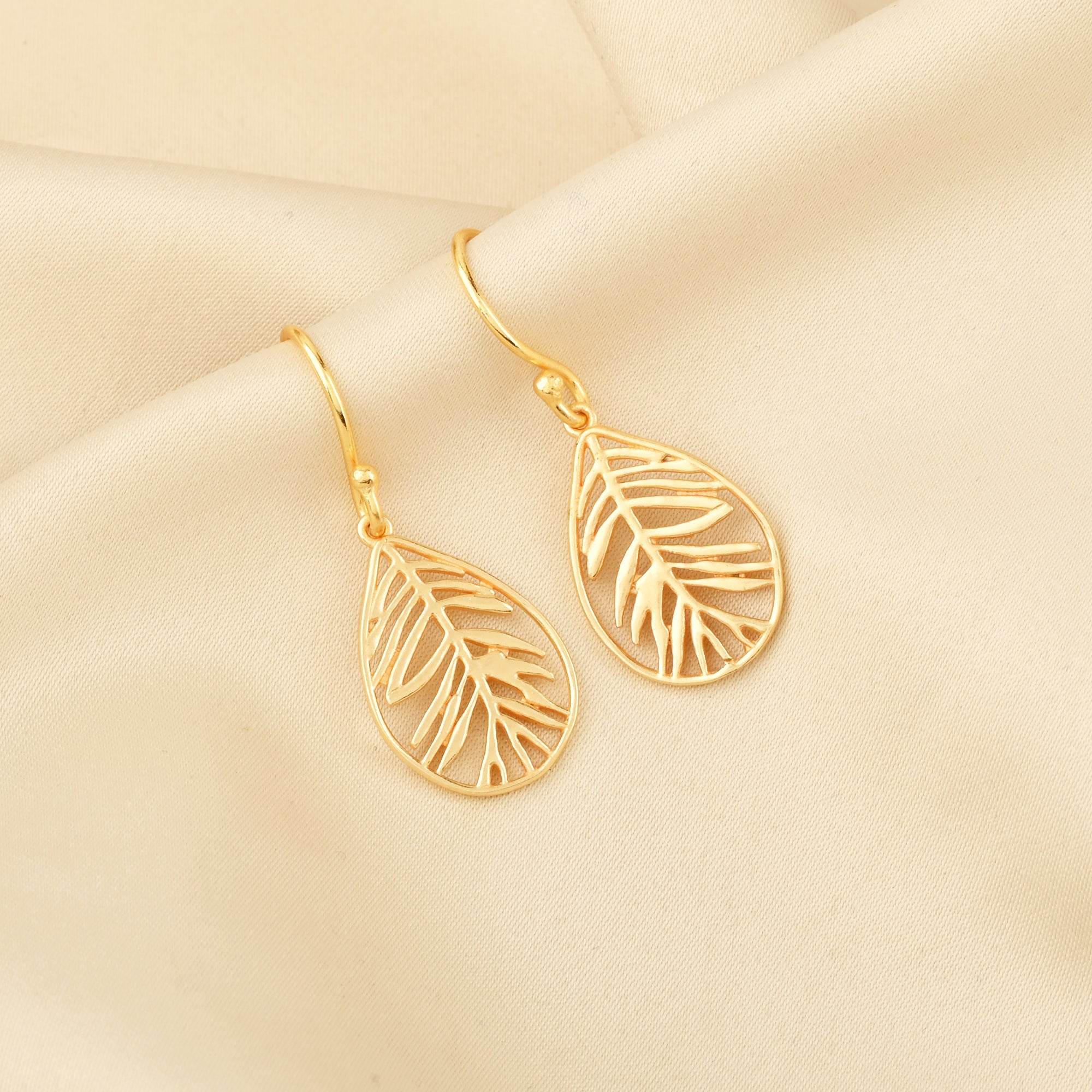 Metal Leaf shape Dangle Earrings - La Vitá Jewels