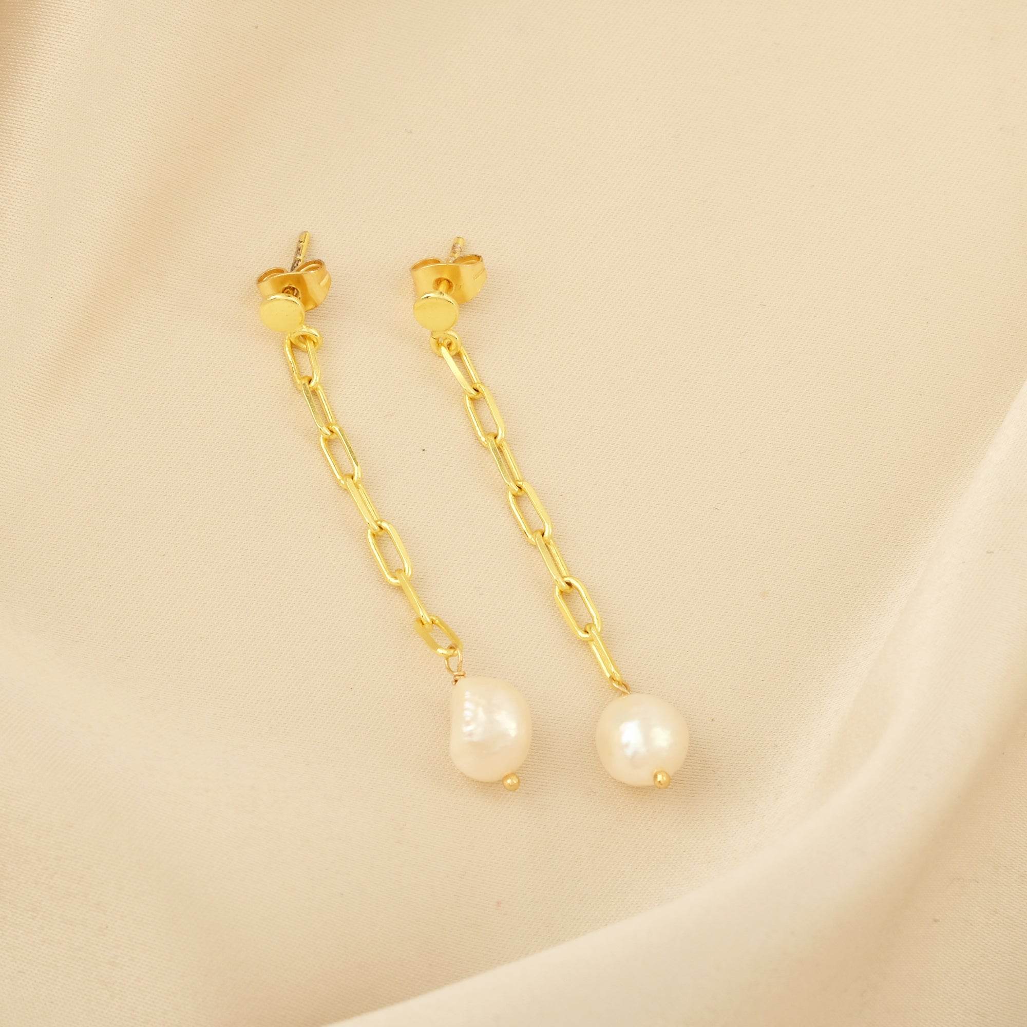 Pearl with Paper Clip Chain Dangle Earring - La Vitá Jewels