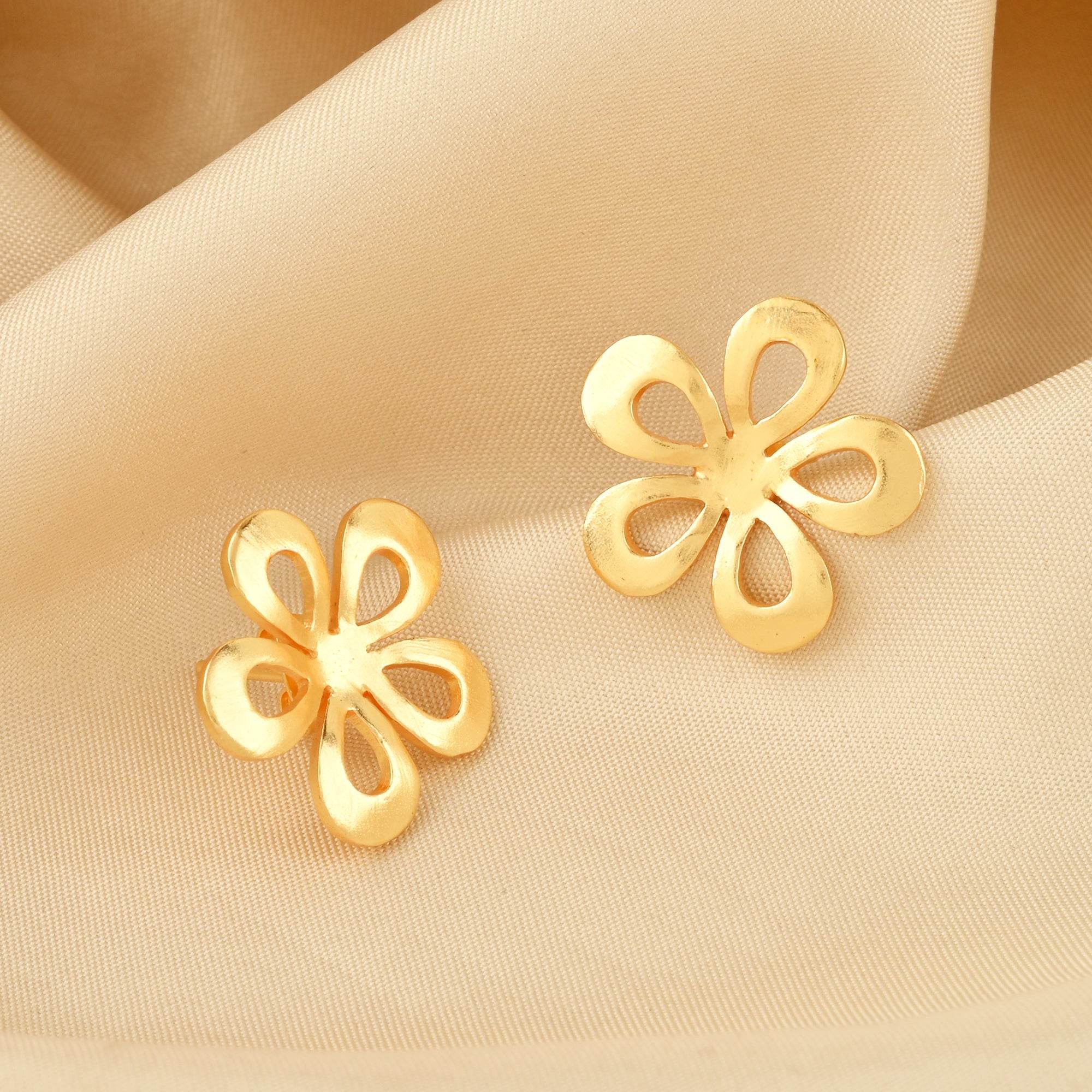 Floral Shape Stud Earrings - La Vitá Jewels