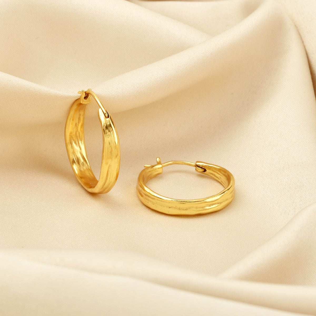 Ember Texture Hoop Earrings - La Vitá Jewels