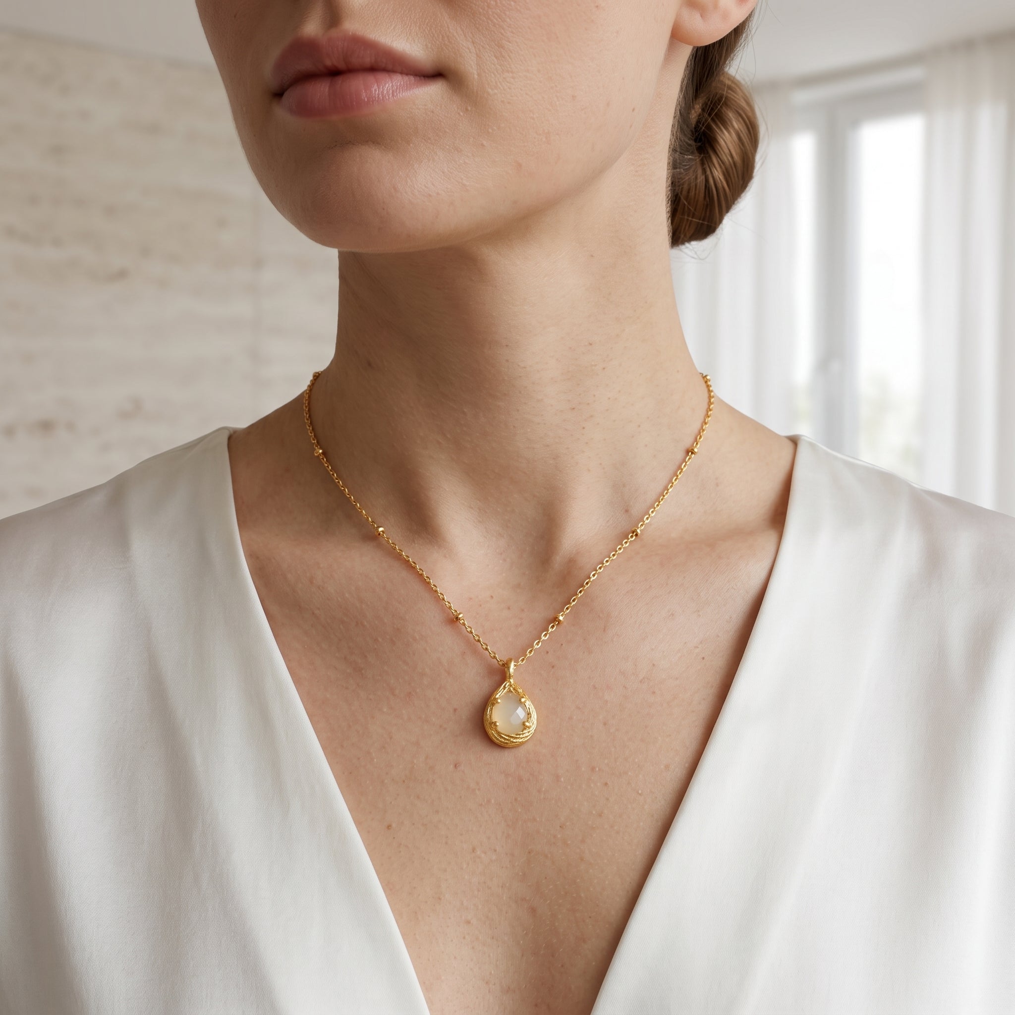 Allena White Chalcy Necklace